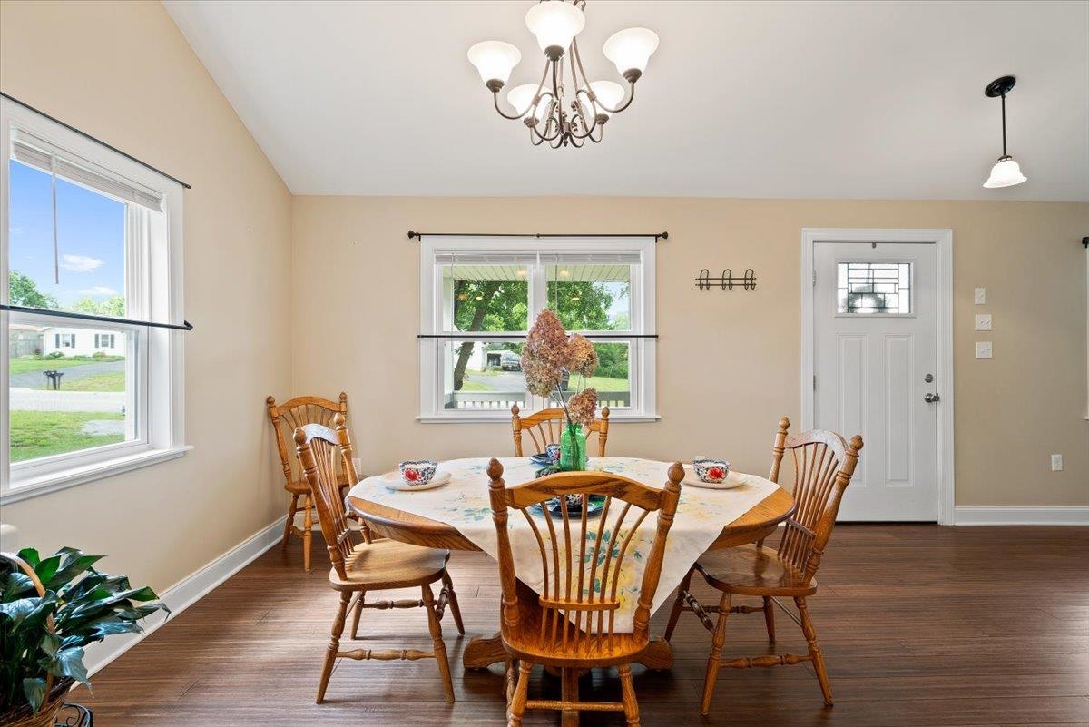 114 Howardsville Tpke