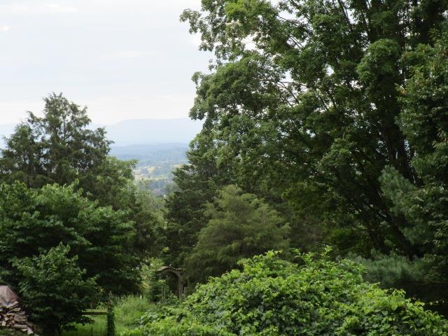 28 Grandview Ln