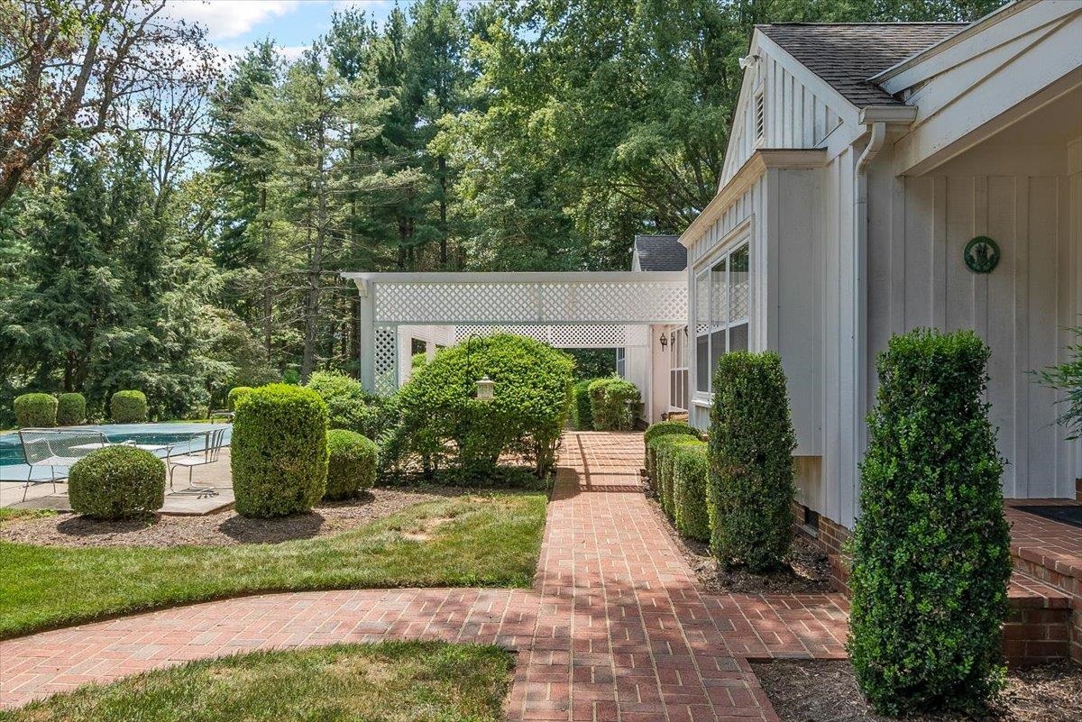 817 Old White Bridge Rd