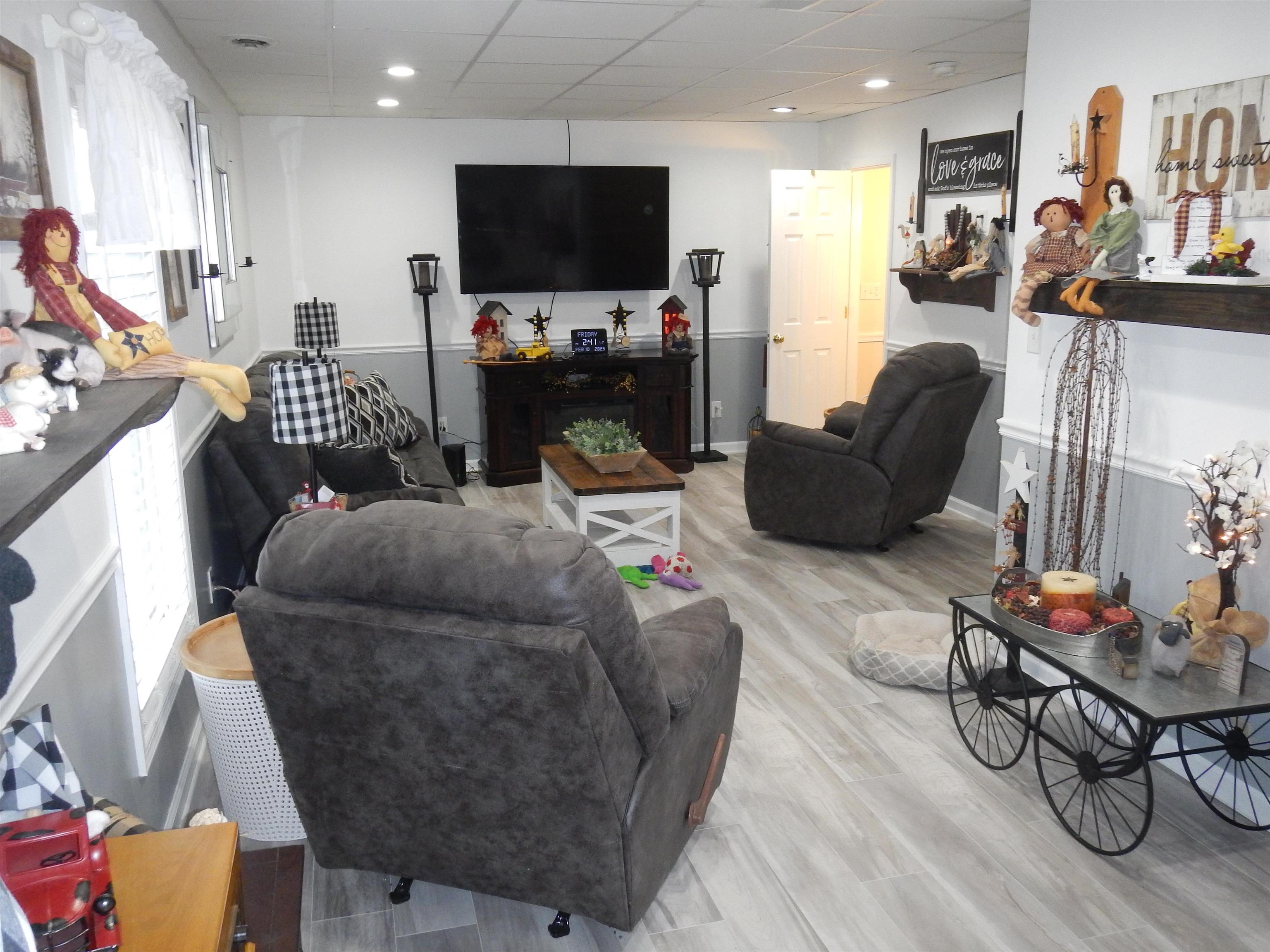3983 Lyndhurst Rd