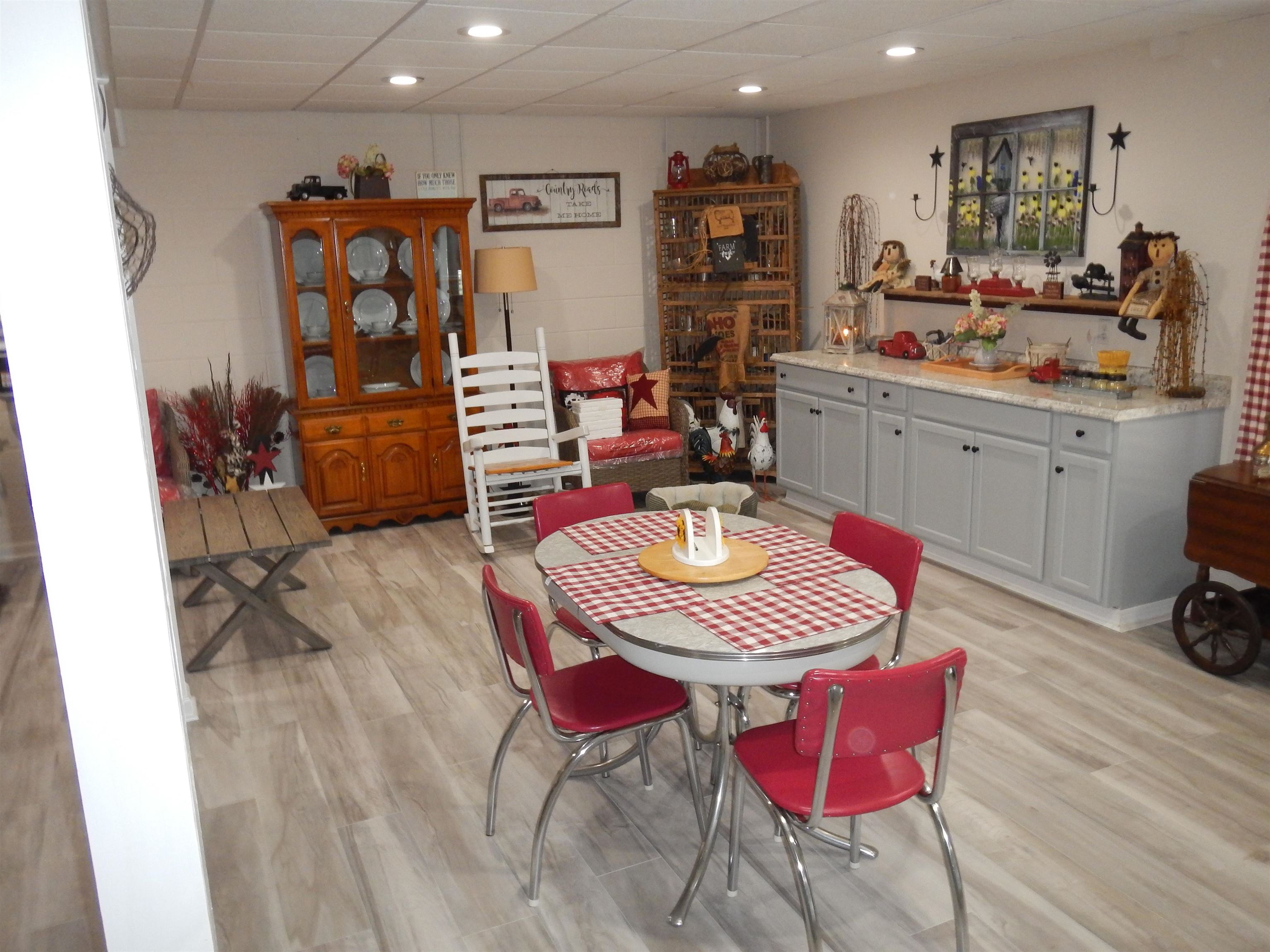 3983 Lyndhurst Rd