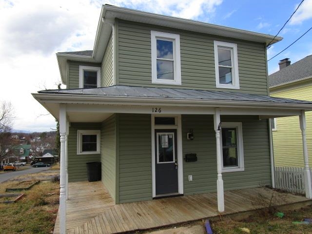126 Thompson St