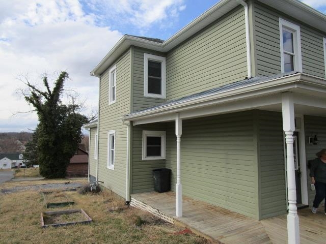 126 Thompson St