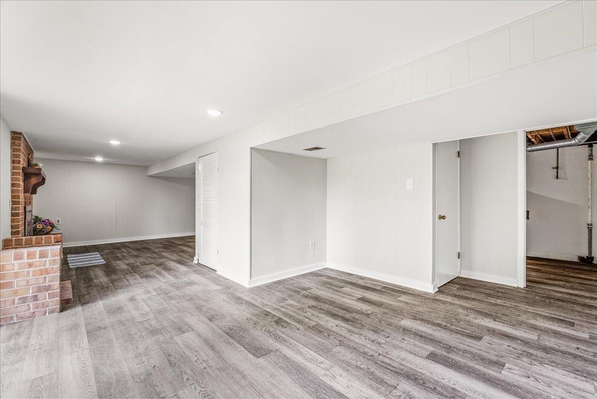 322 Monument Dr