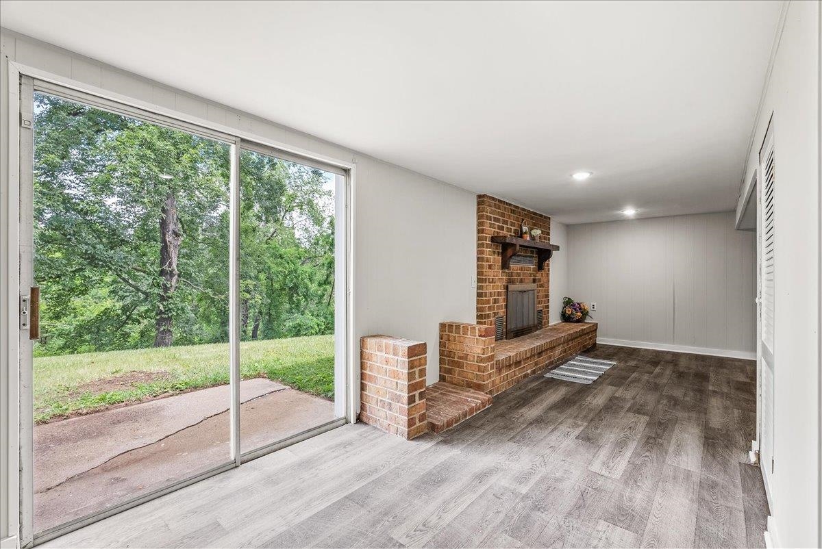 322 Monument Dr