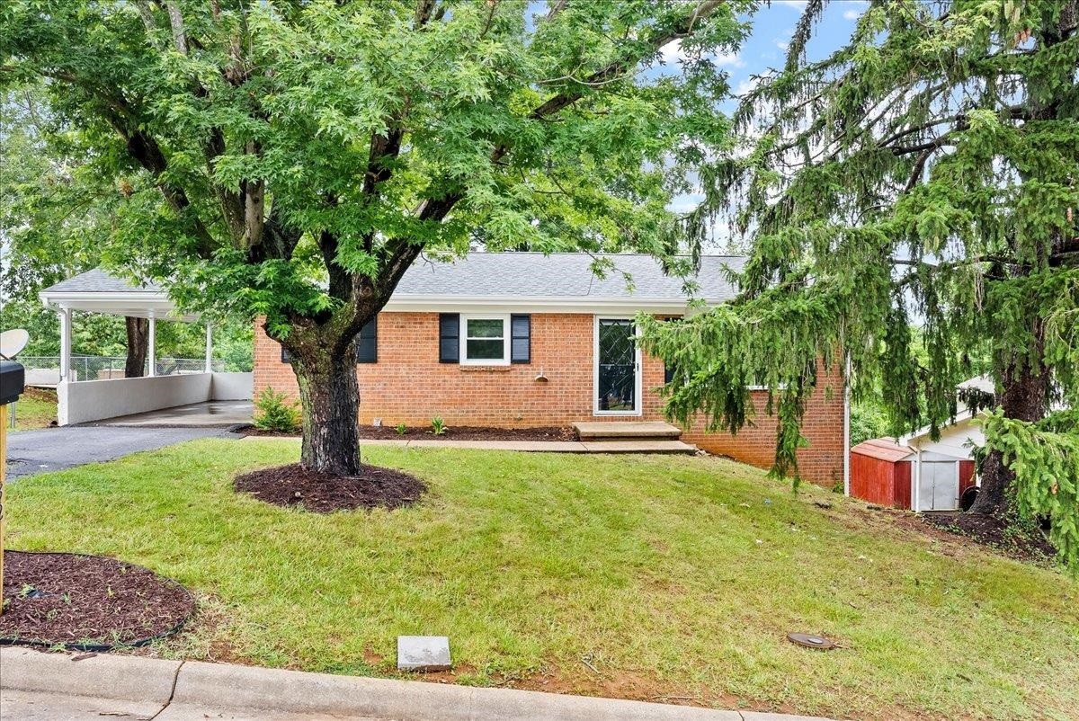 322 Monument Dr
