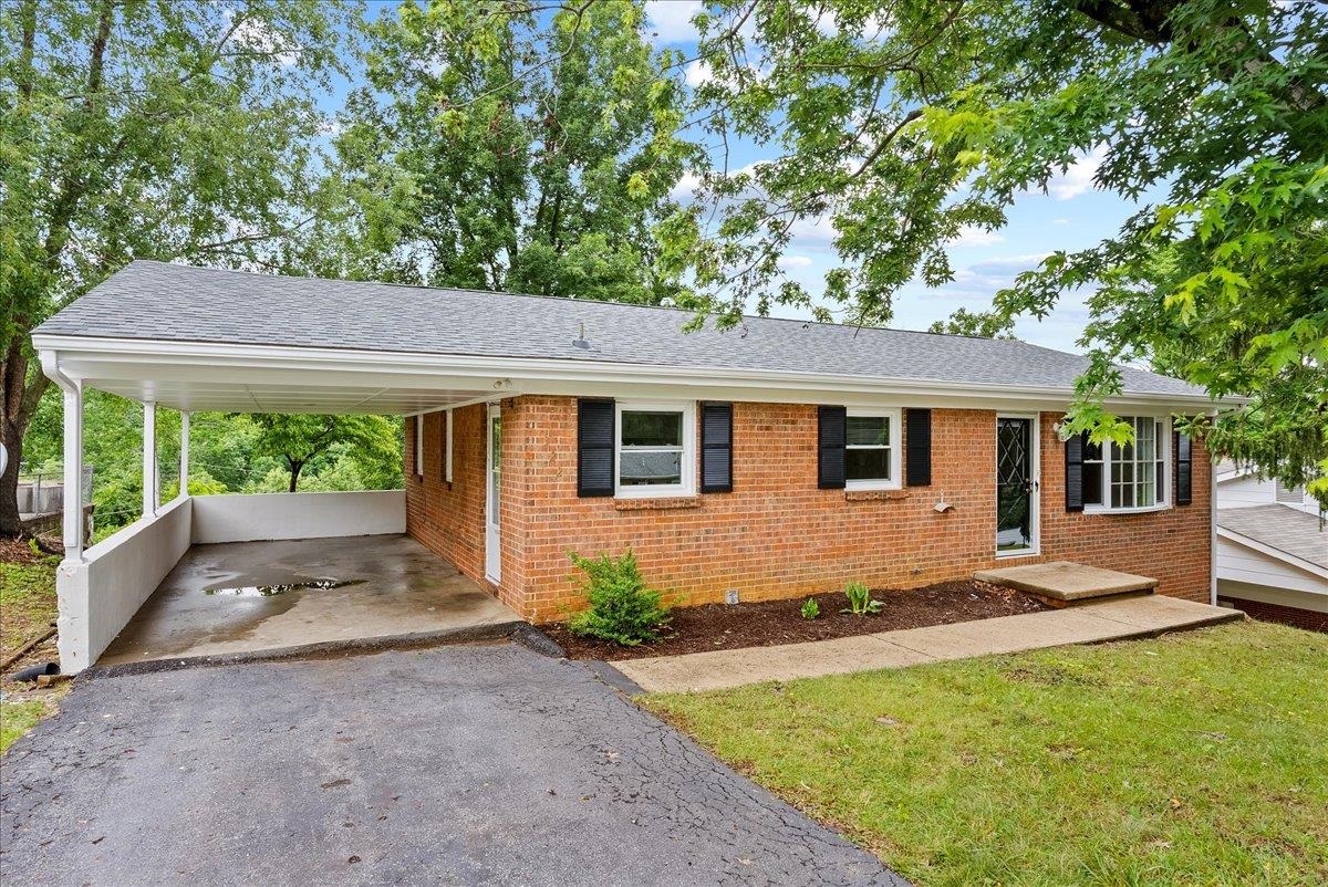 322 Monument Dr