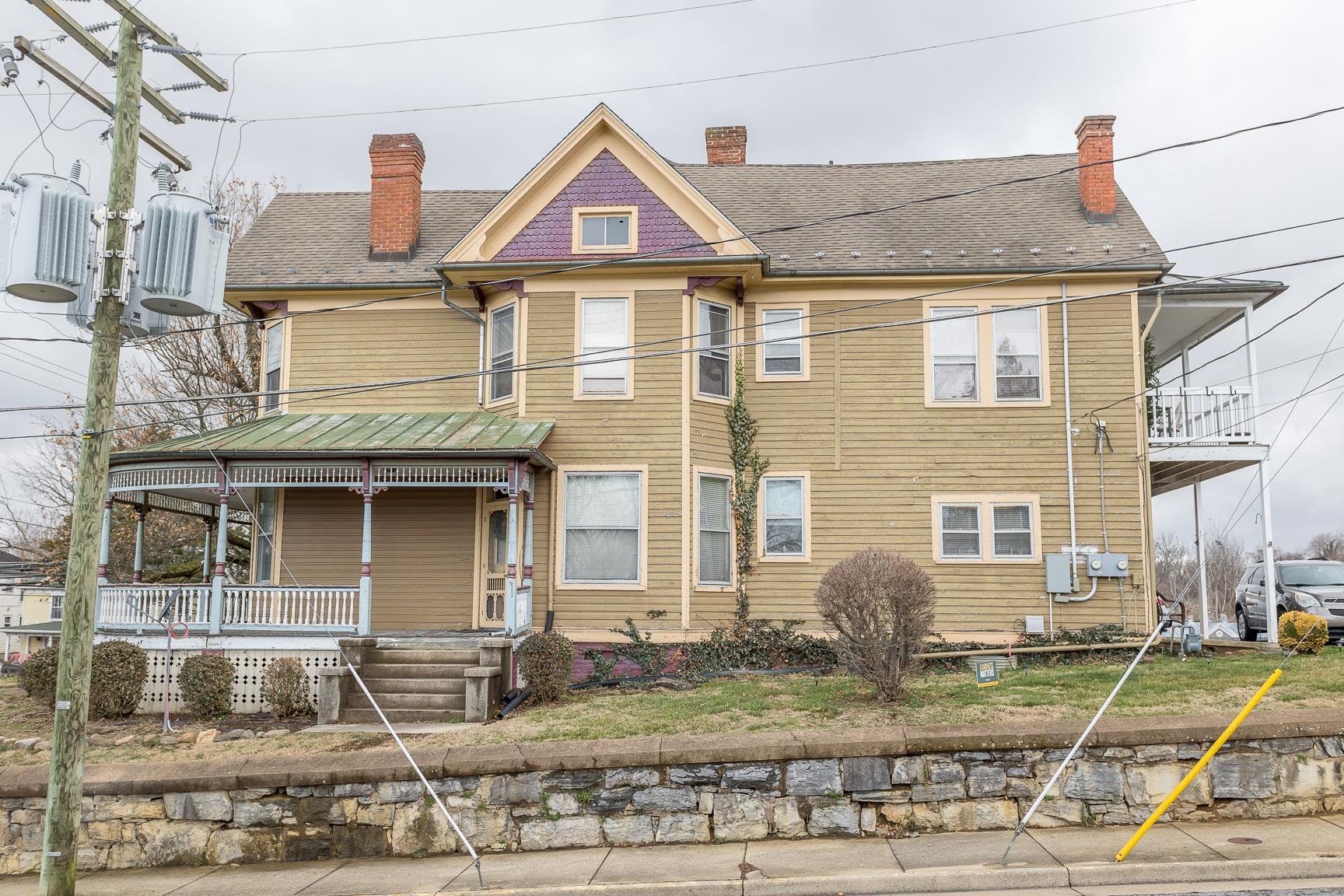 1301 Beverley St W