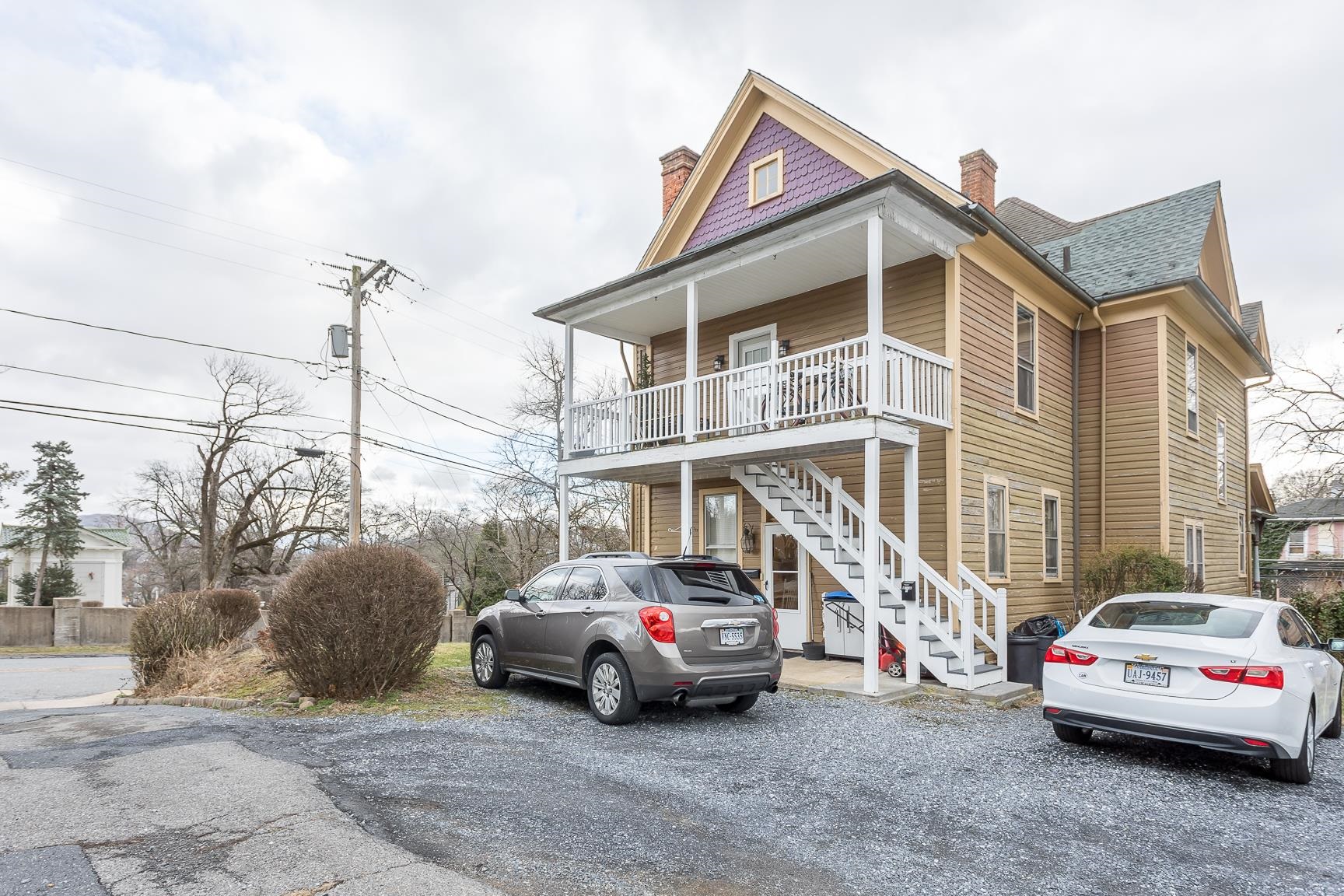 1301 Beverley St W