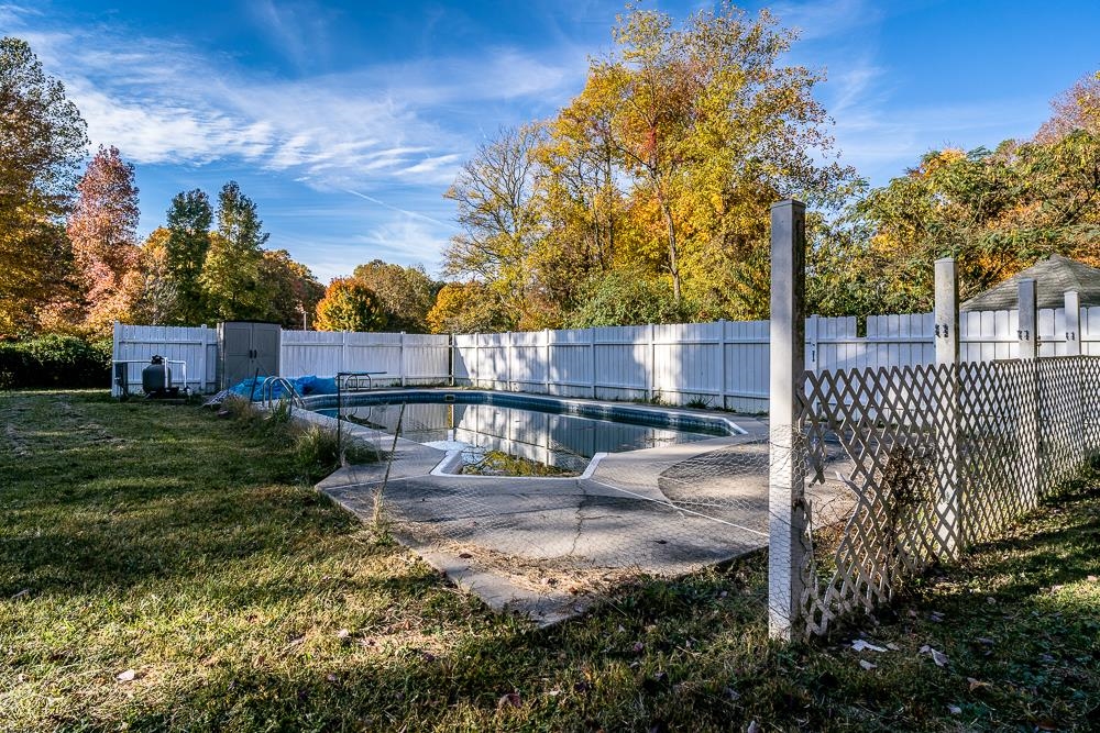 345 Lake Dr