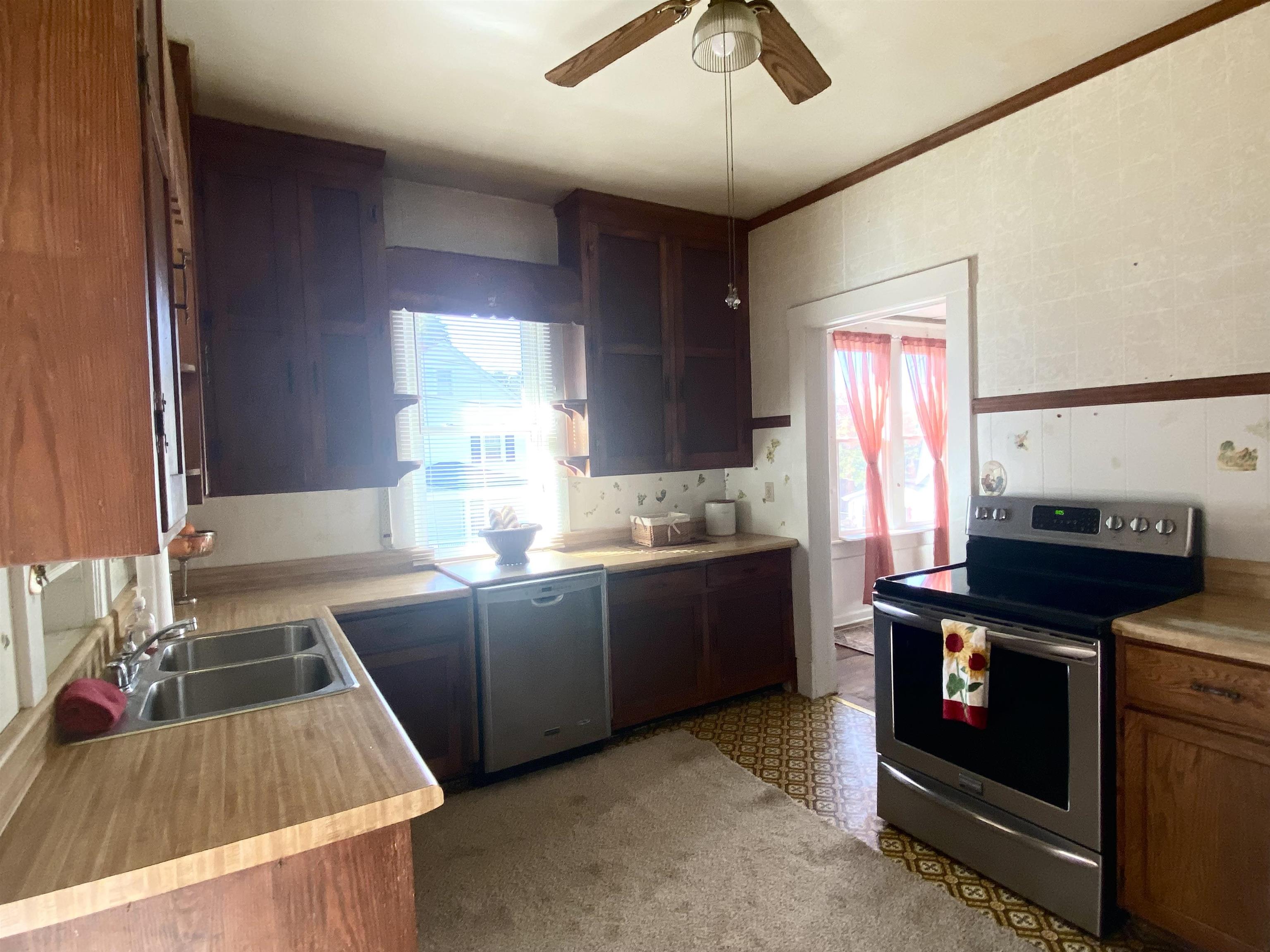 118 W Liberty St W