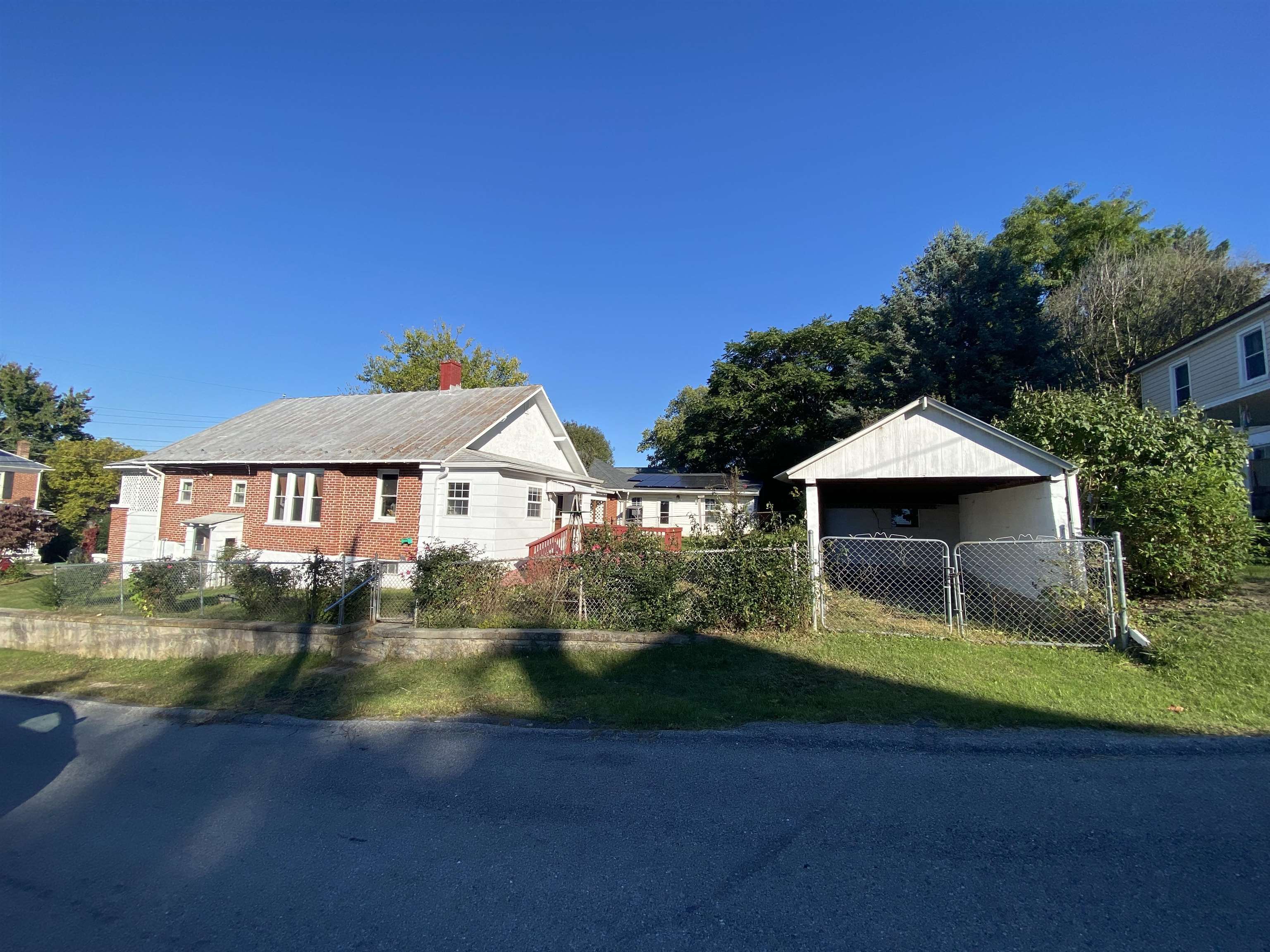 118 W Liberty St W