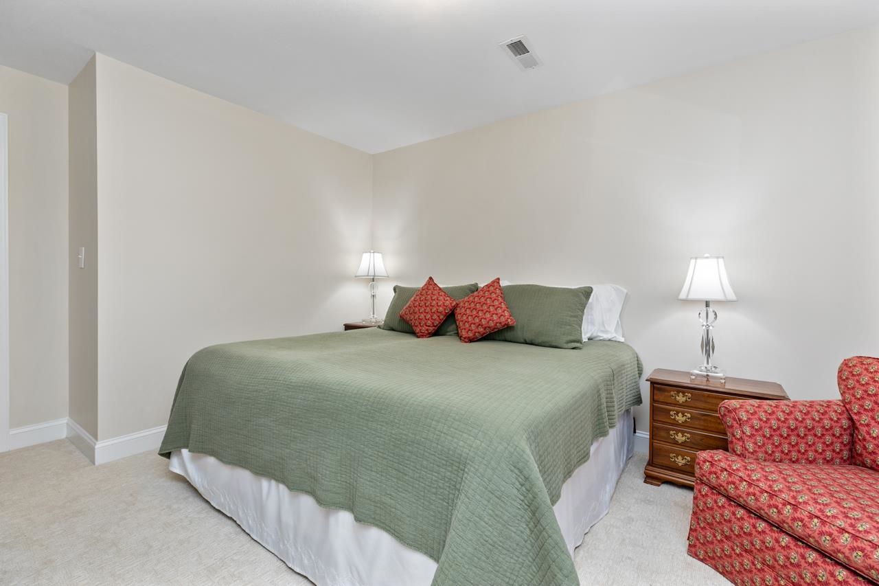 77 Whispering Oaks Dr