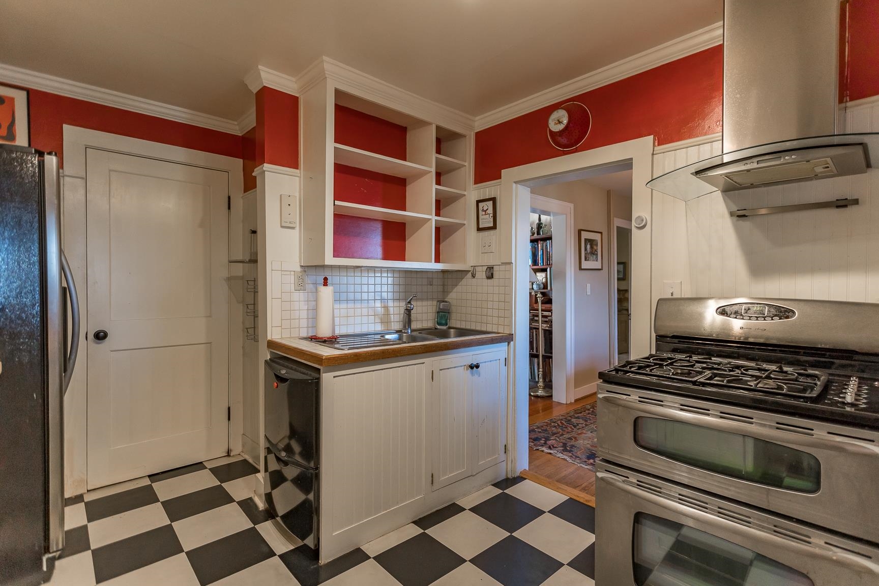 11 Saint Clair St S