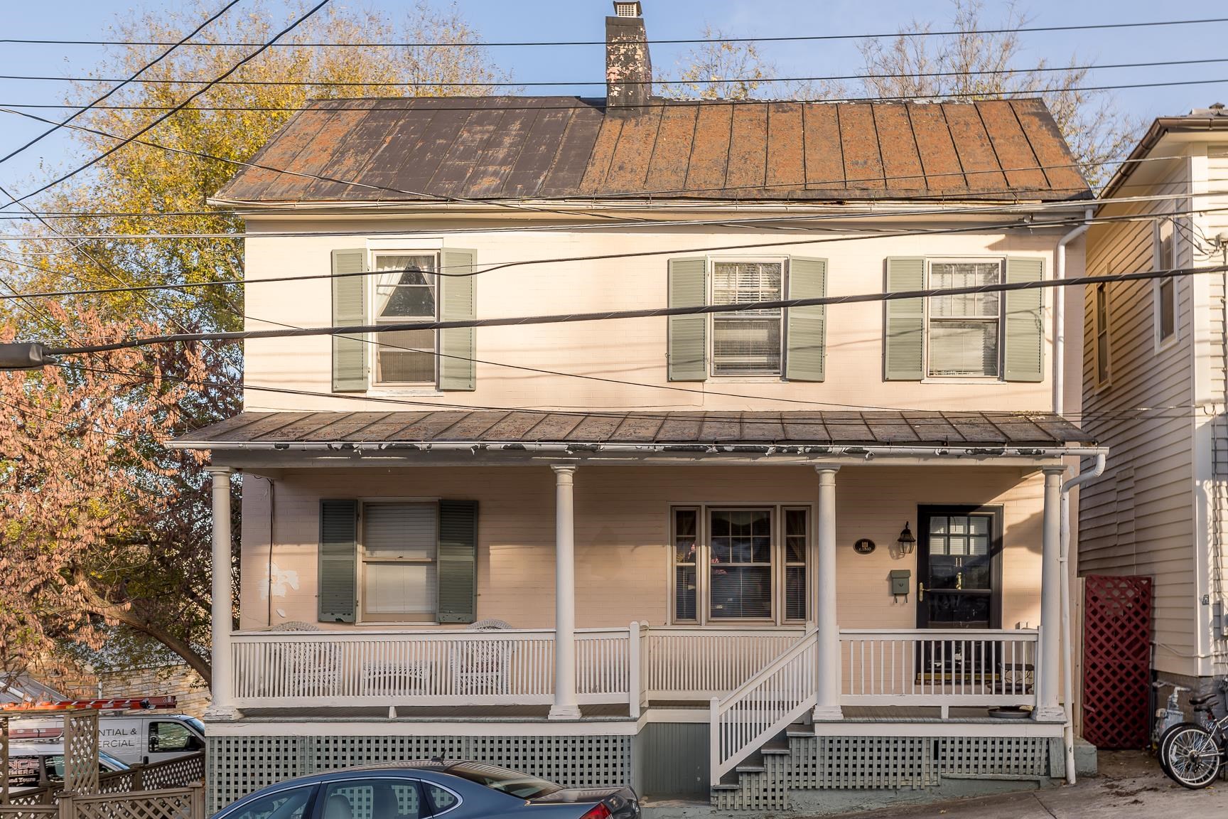 11 Saint Clair St S