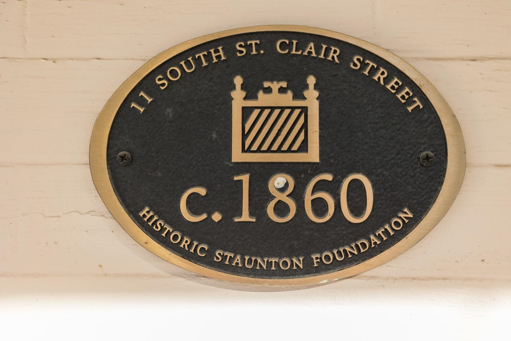 11 Saint Clair St S