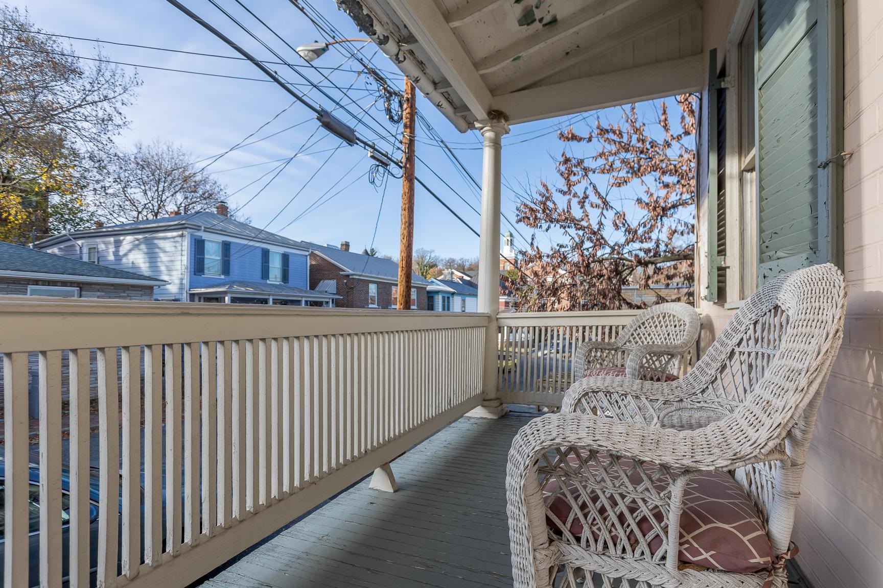 11 Saint Clair St S