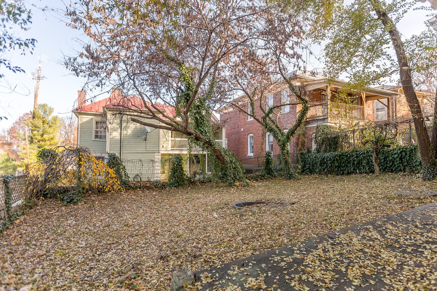 11 Saint Clair St S