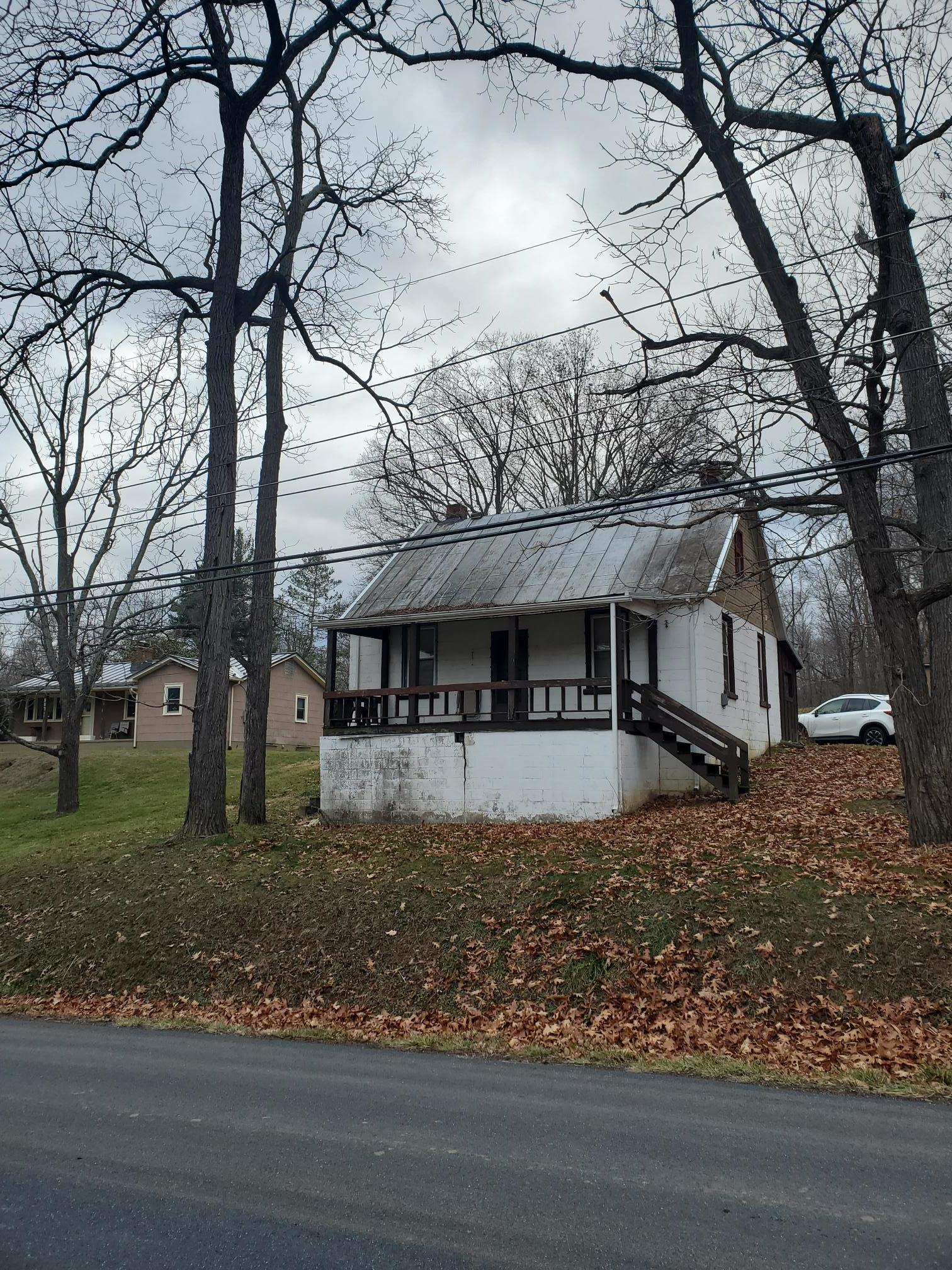 793 Old White Hill Rd