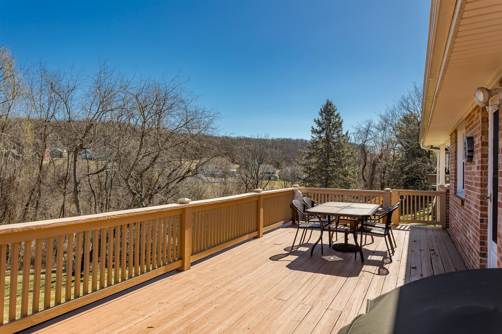 60 Loch Dr