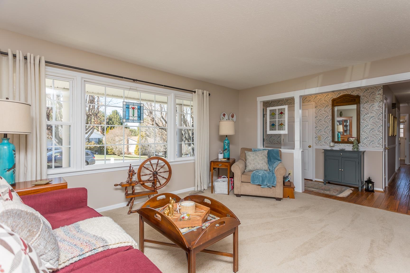 60 Loch Dr