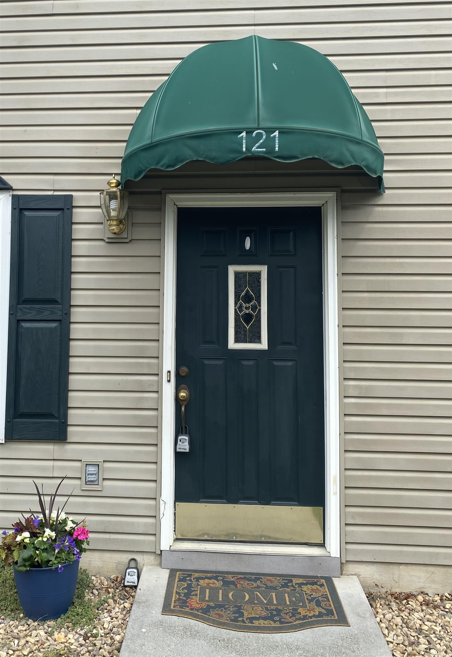 121 Center St