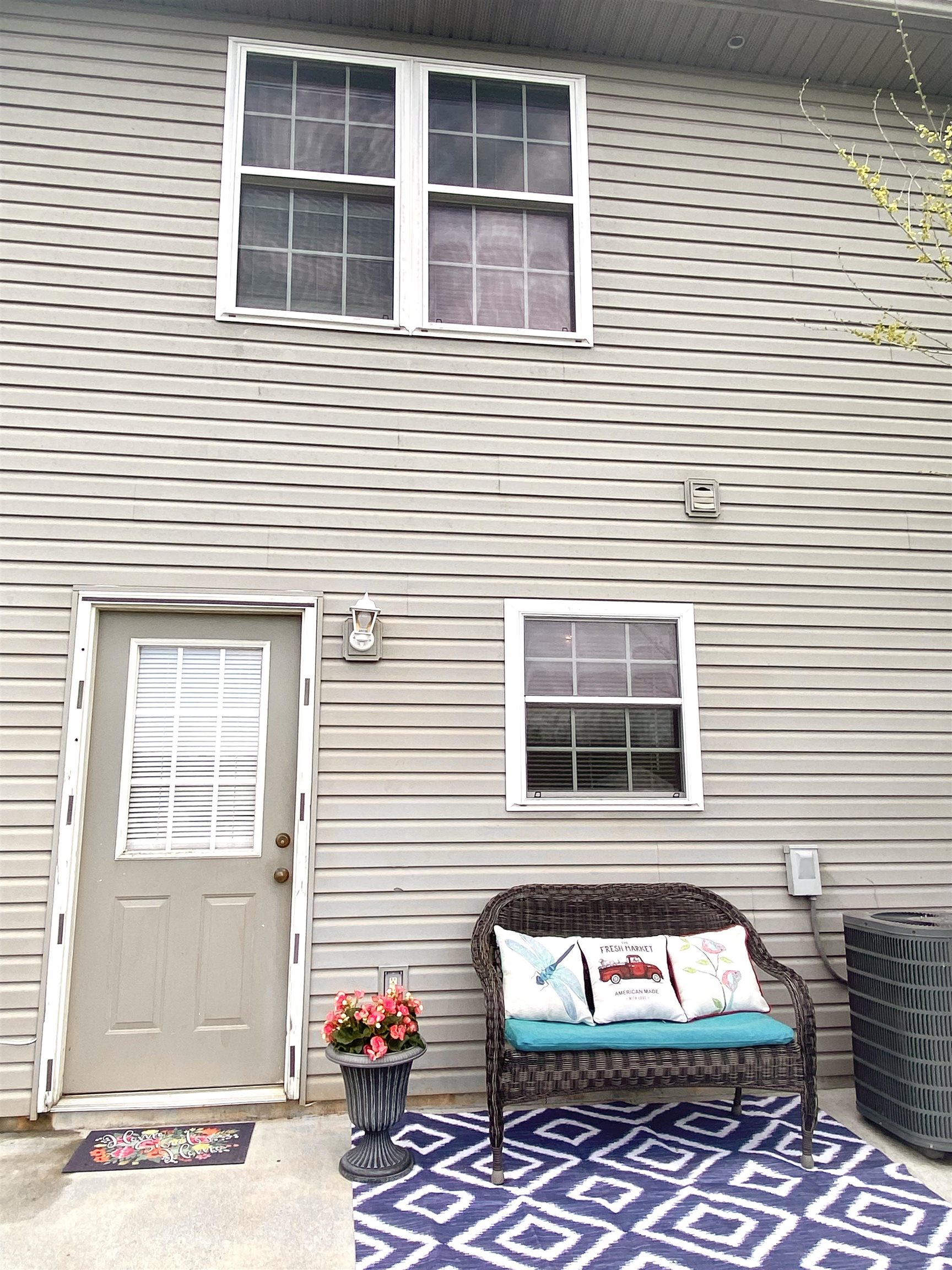 121 Center St