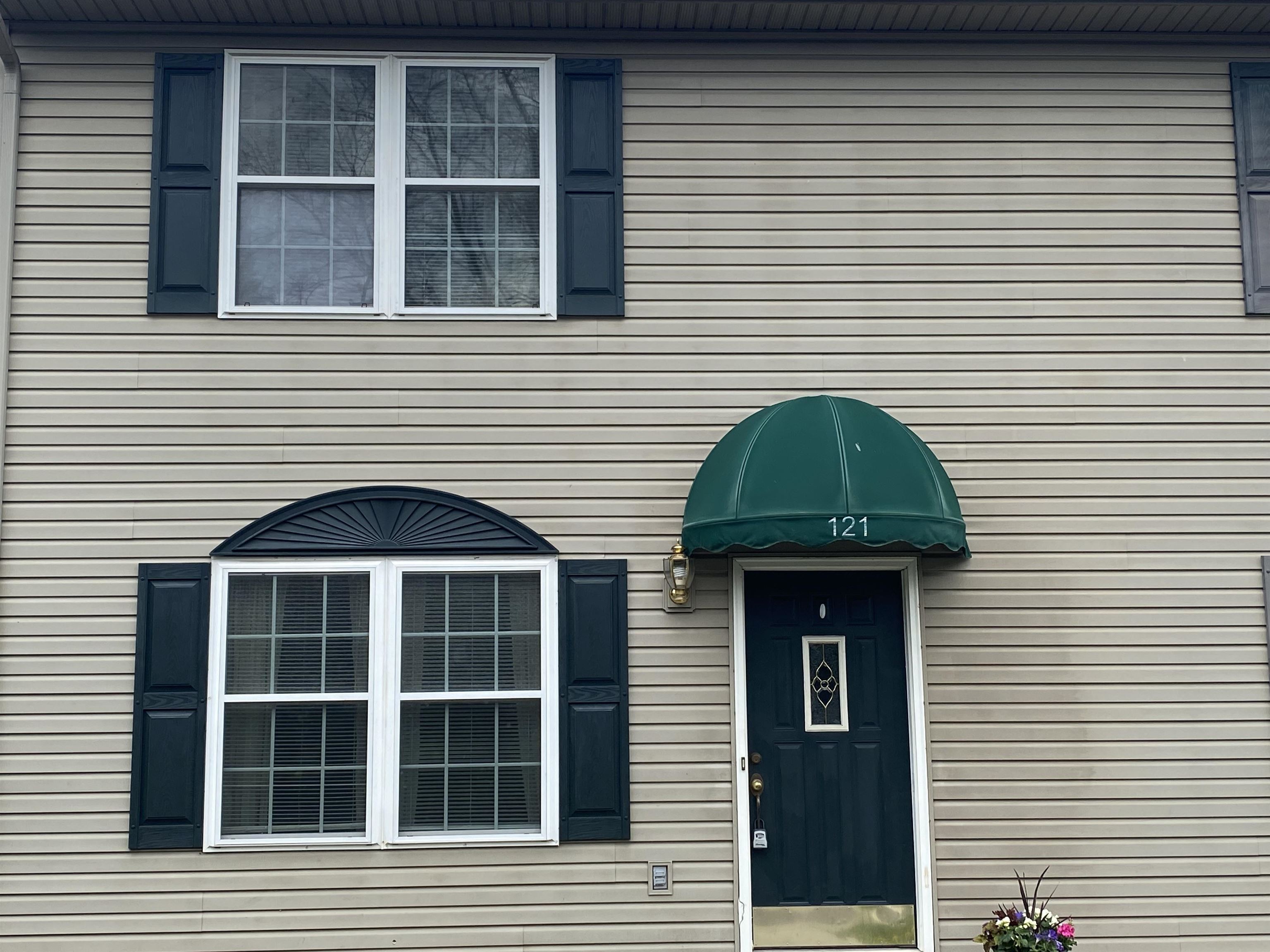 121 Center St
