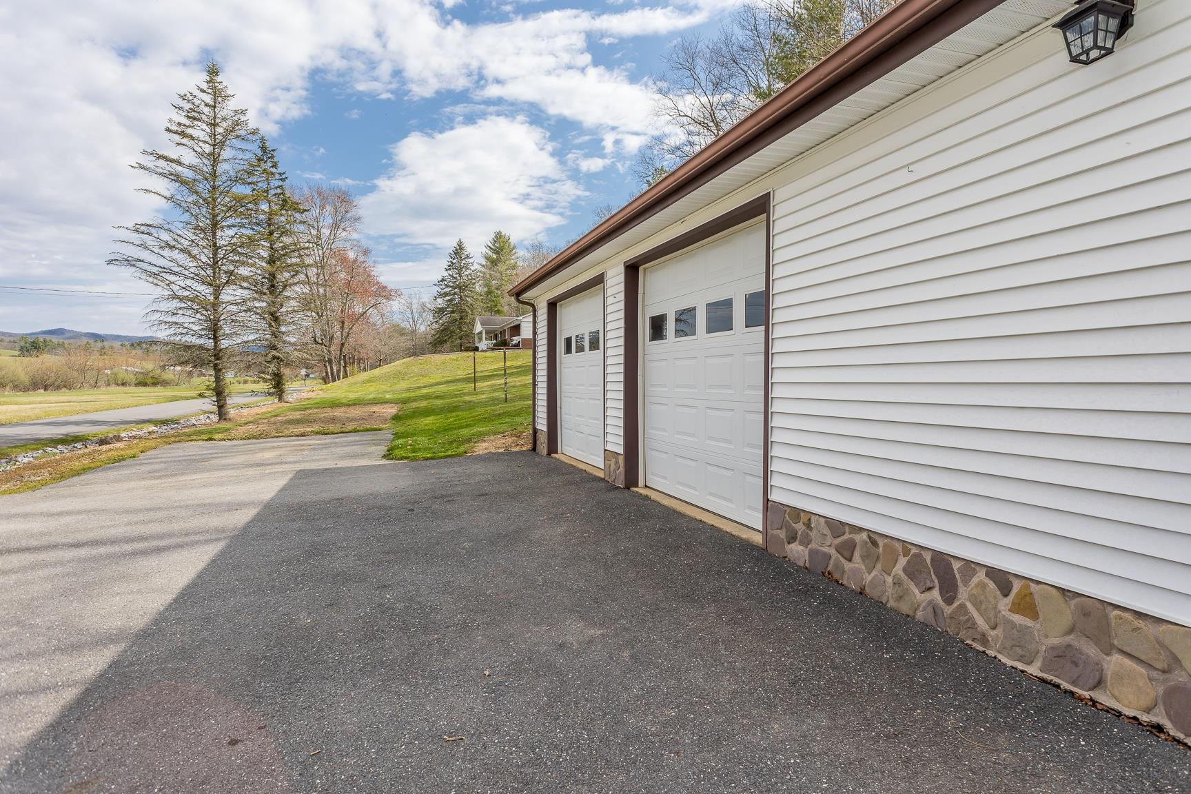 14704 Deerfield Rd
