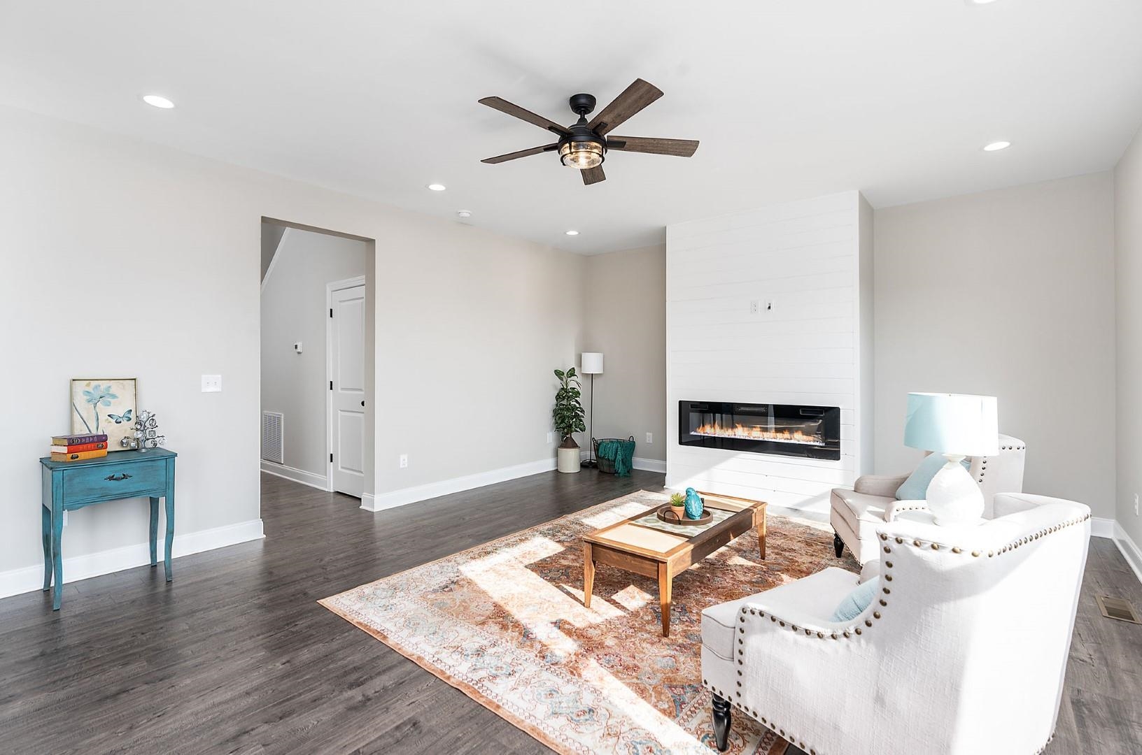 114 Chamberlain Dr
