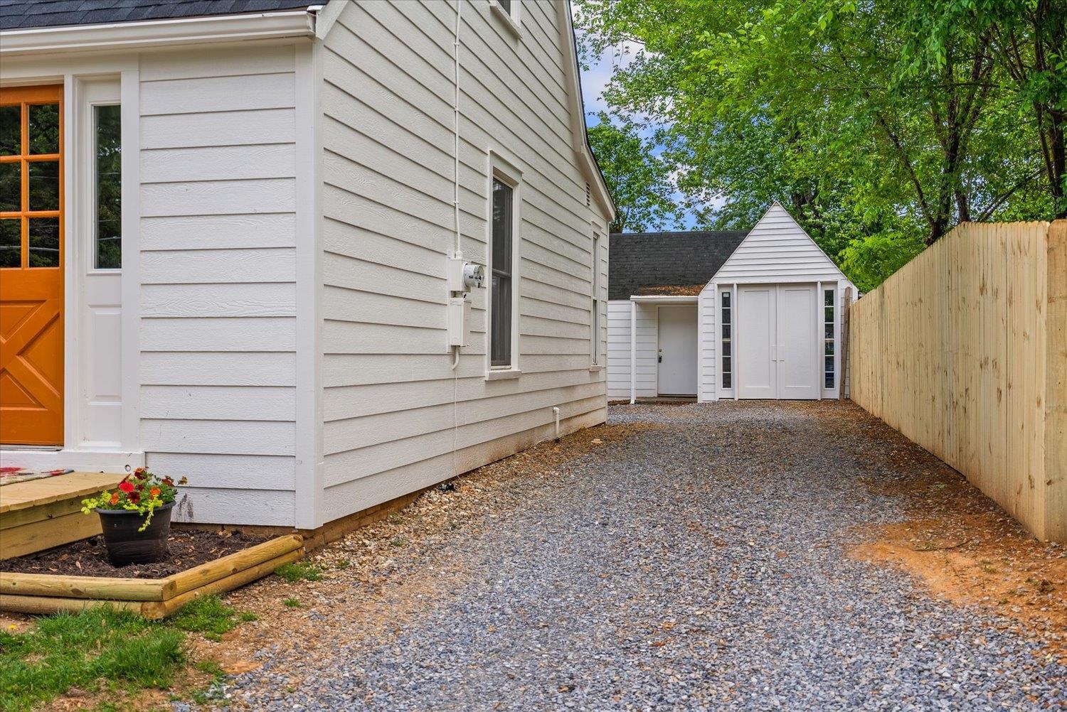 133 Straith St