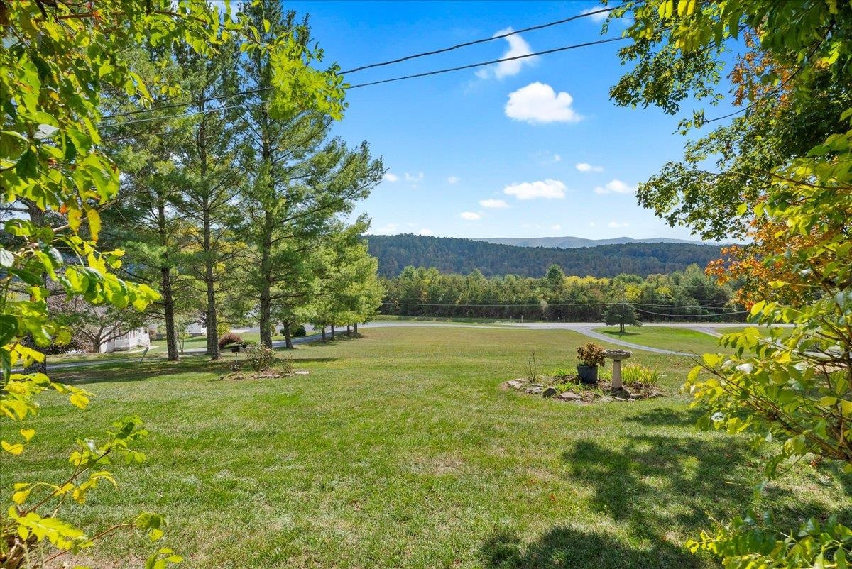 22 Sweet Spring Ln