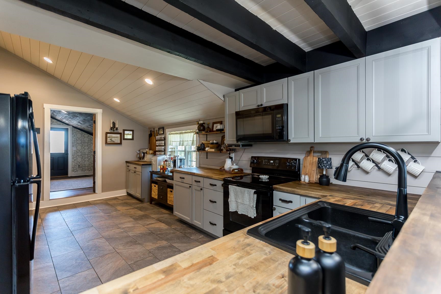 112 Twin Hill Rd