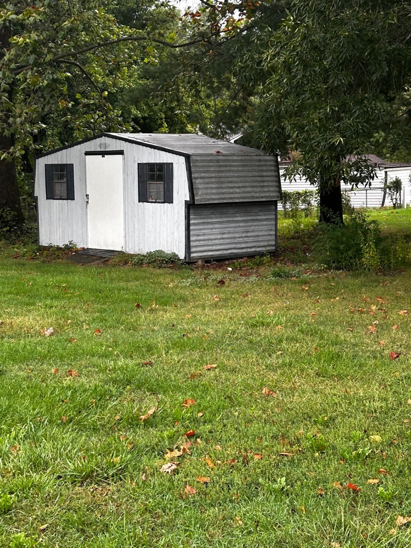 24 La Salle Dr