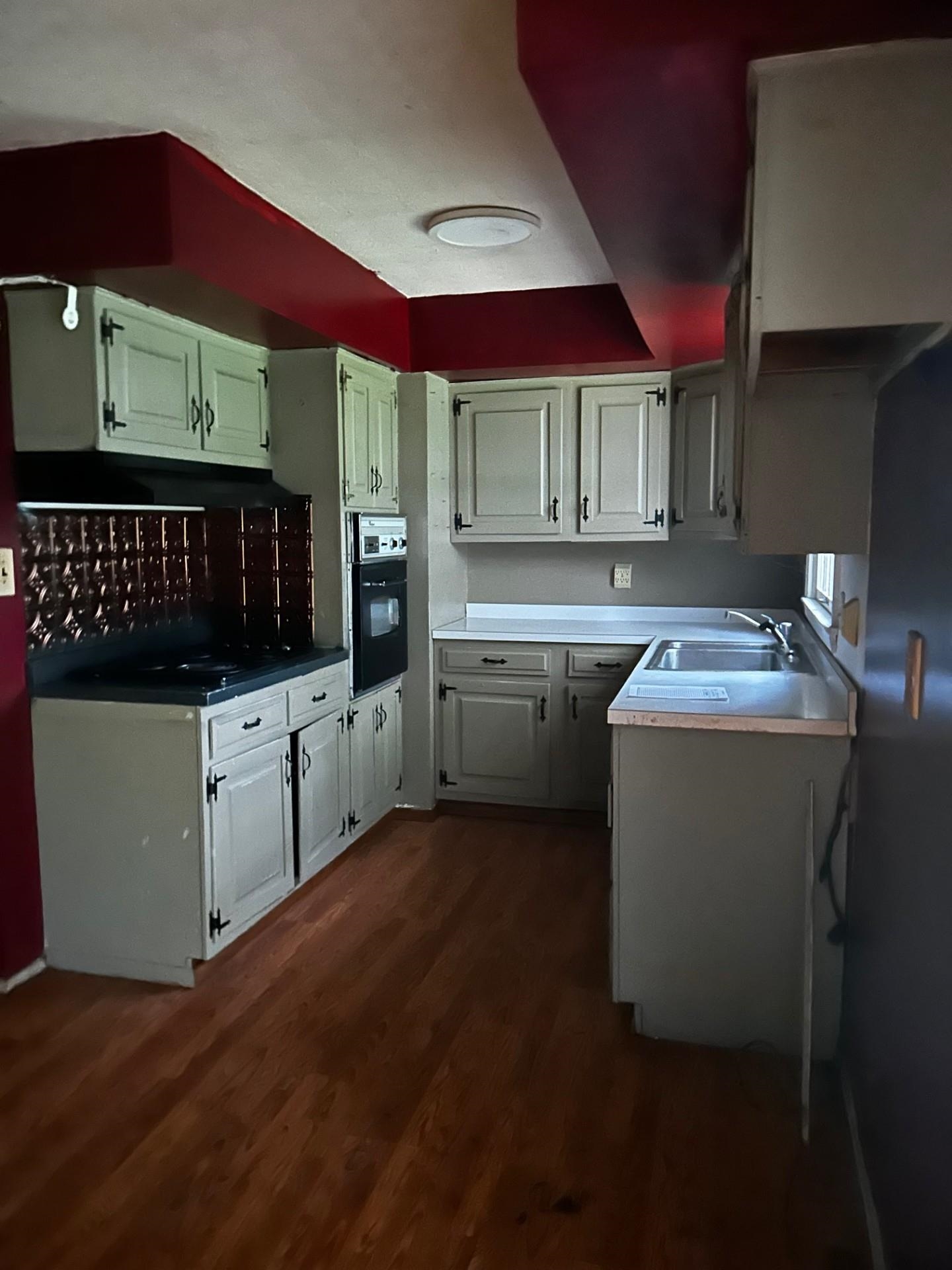 24 La Salle Dr
