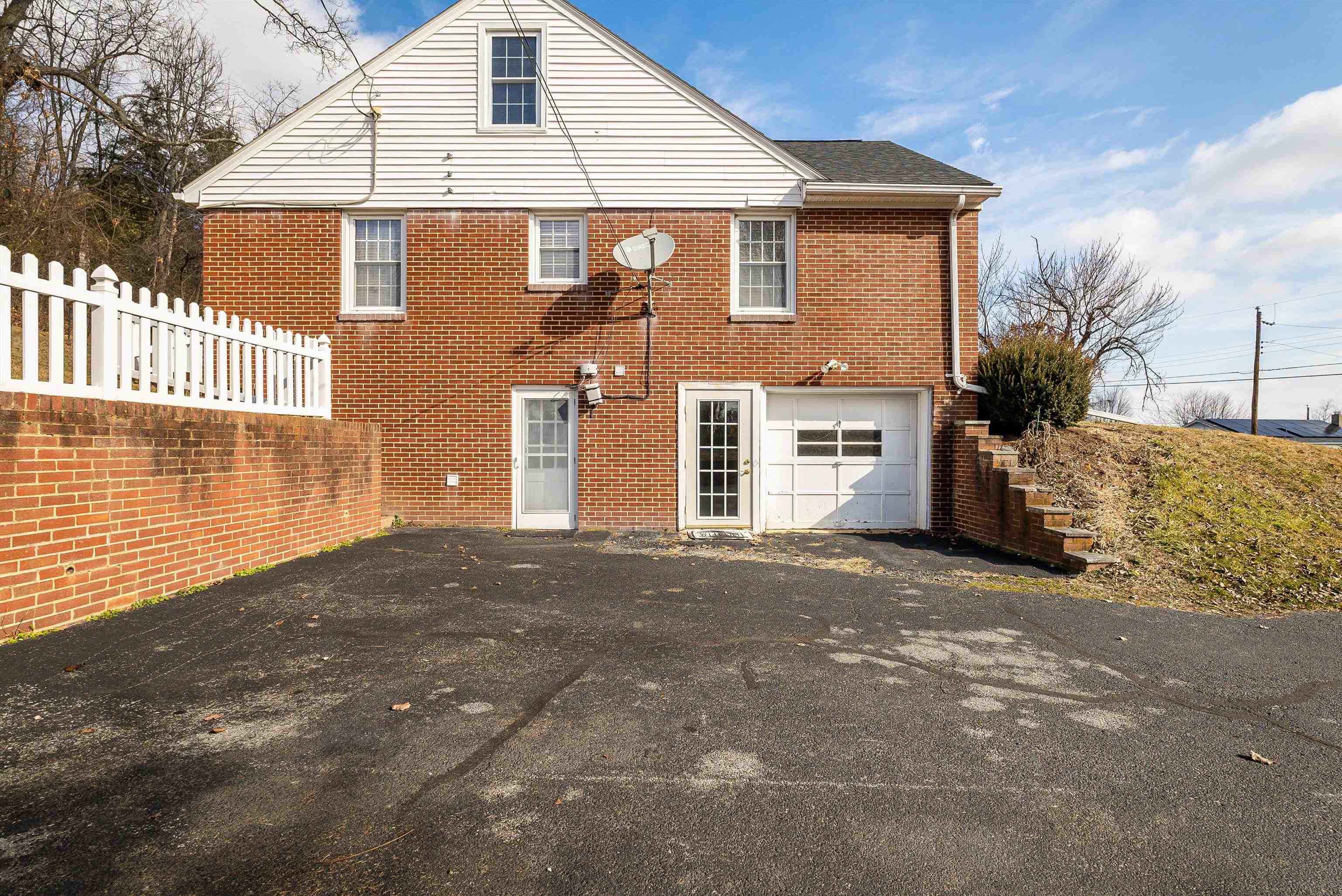 52 Herron St