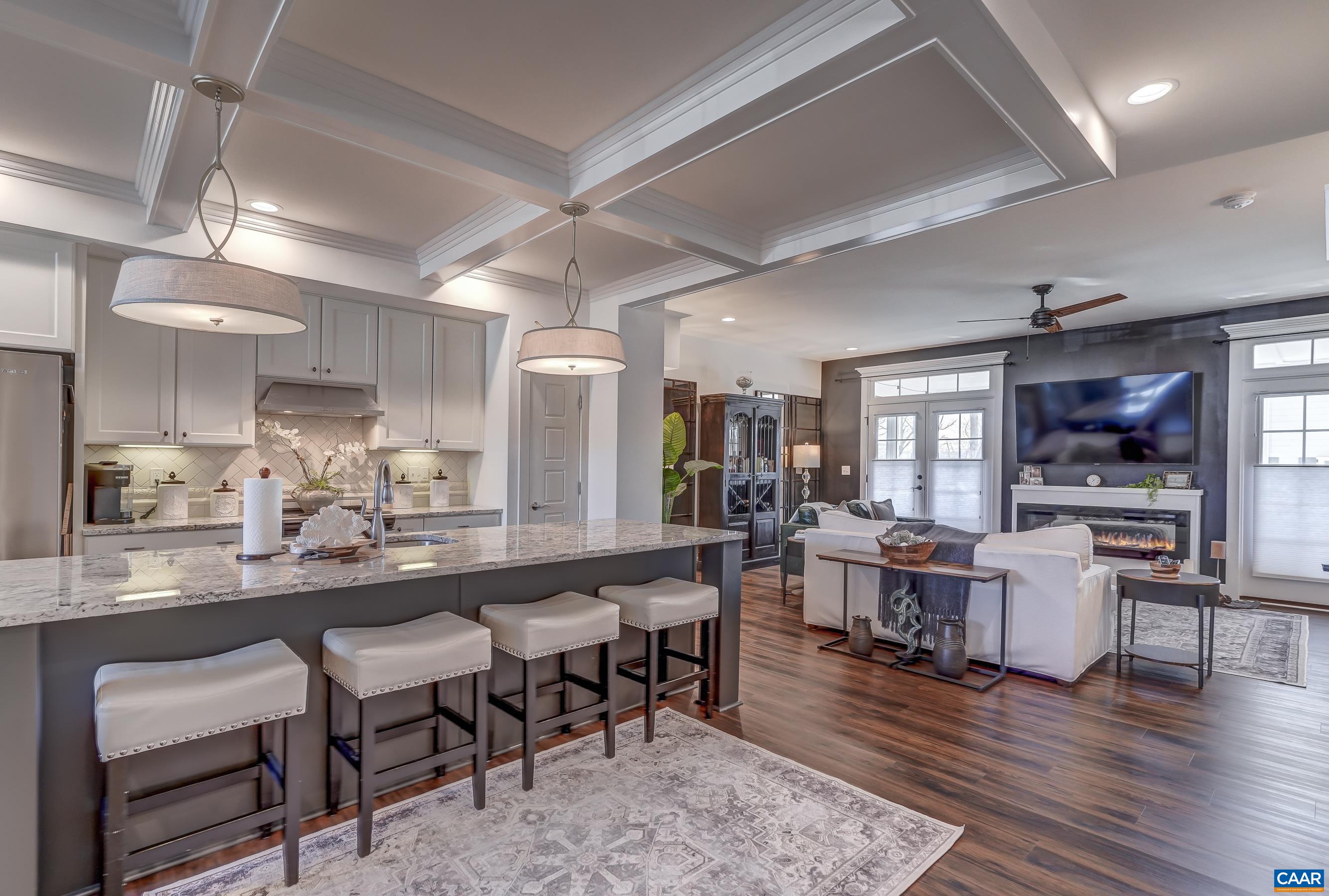 listing main picture