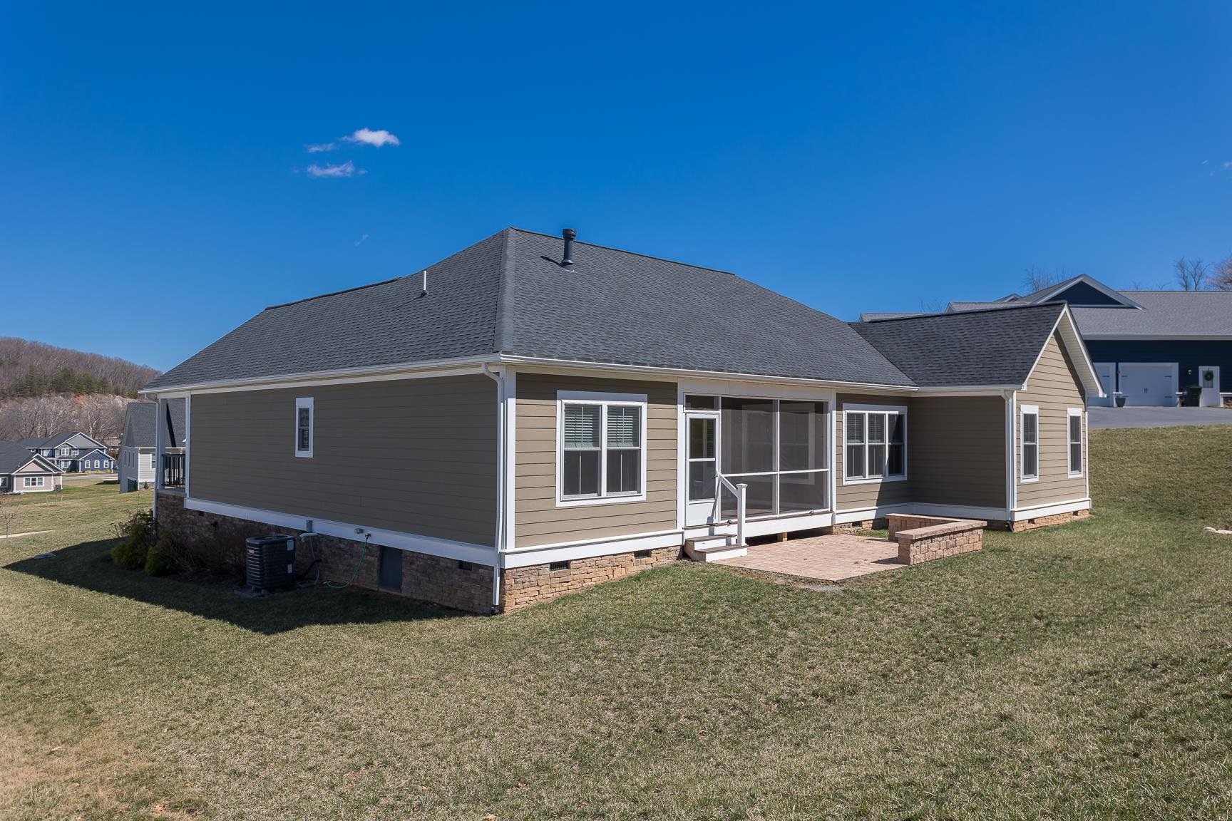 33 Silver Maple Cove