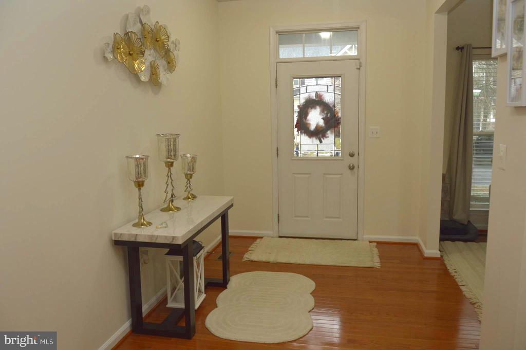 Beautiful home desirable Forest Lakes neighborhood* 4 spacious bedrooms and 3.5 baths* This home features hardwood floors on the main level. Gourmet kitchen has island with granite countertops and stainless steel appliances* spacious family room with stone gas fireplace* finished basement with full bath, 2 car garage* Community amenities, pools, fitness center, clubhouses, tennis and more* Shopping centers* easy commute to NGIC, UVA.