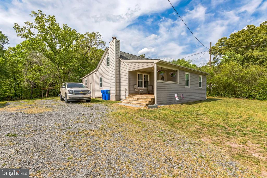 Fully renovated in 2023 with updated HVAC, electrical, plumbing, and appliances, this move-in ready home offers modern comfort with a quiet, country feel. Inside, enjoy a fresh interior with wood floors and a sleek kitchen. The updated bathroom features a walk-in shower with a rainfall head. Just 5 minutes from the James River and 30 minutes to Charlottesville and Zions Crossroads, it's the perfect blend of convenience and peaceful living.