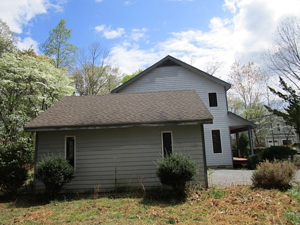 893 Stoney Creek West