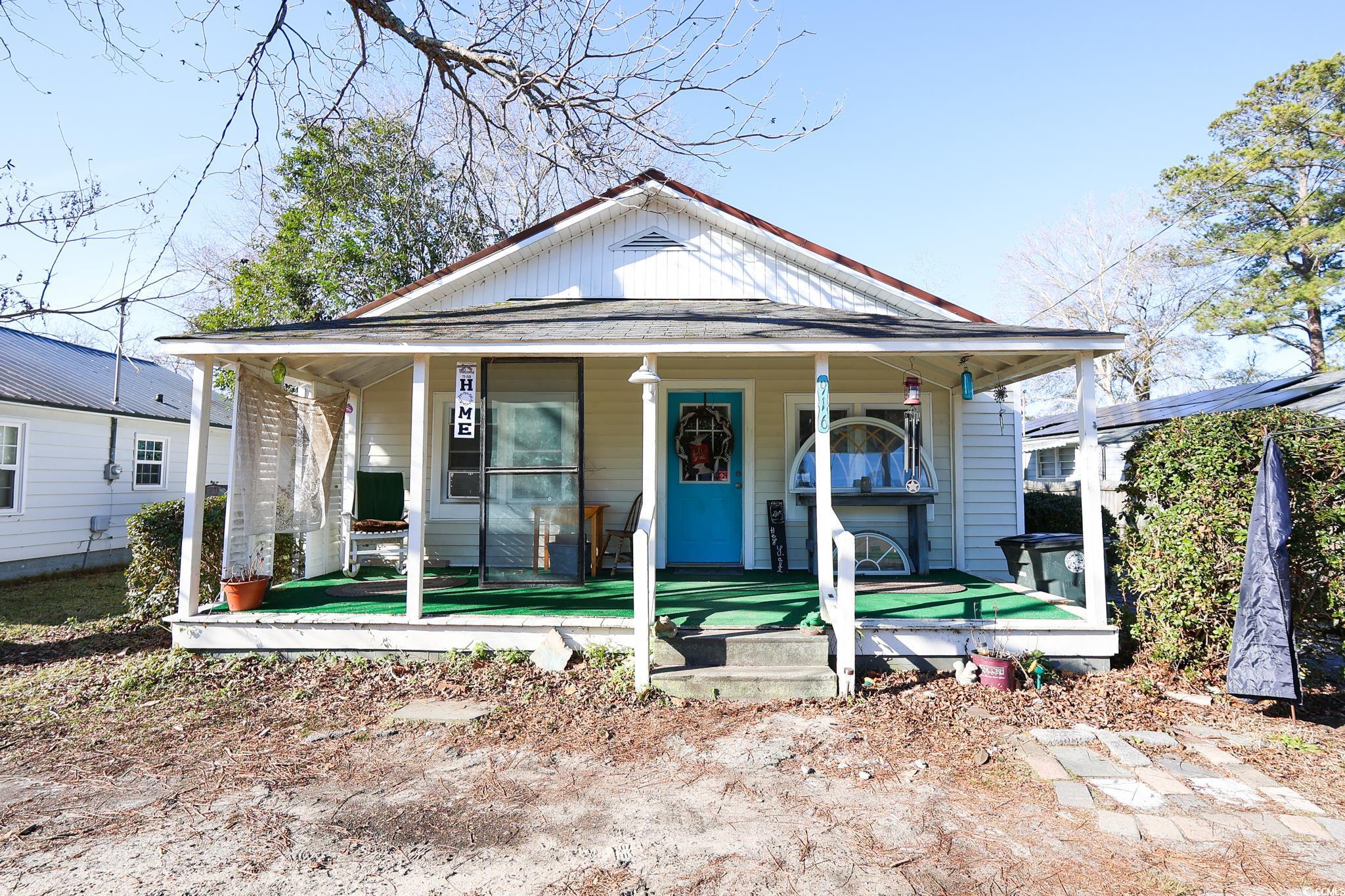916 Maple St. 