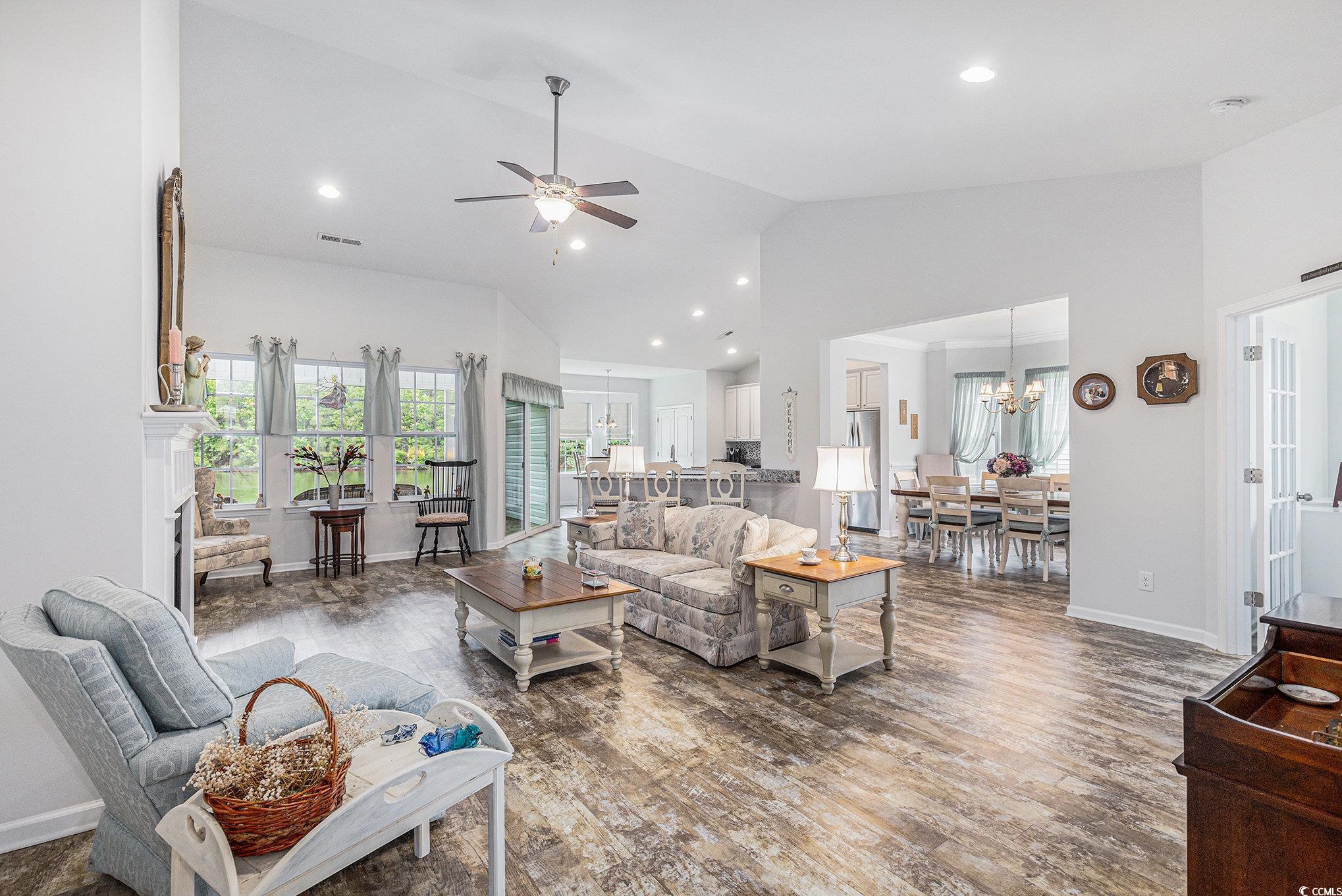 364 Palm Lakes Blvd.