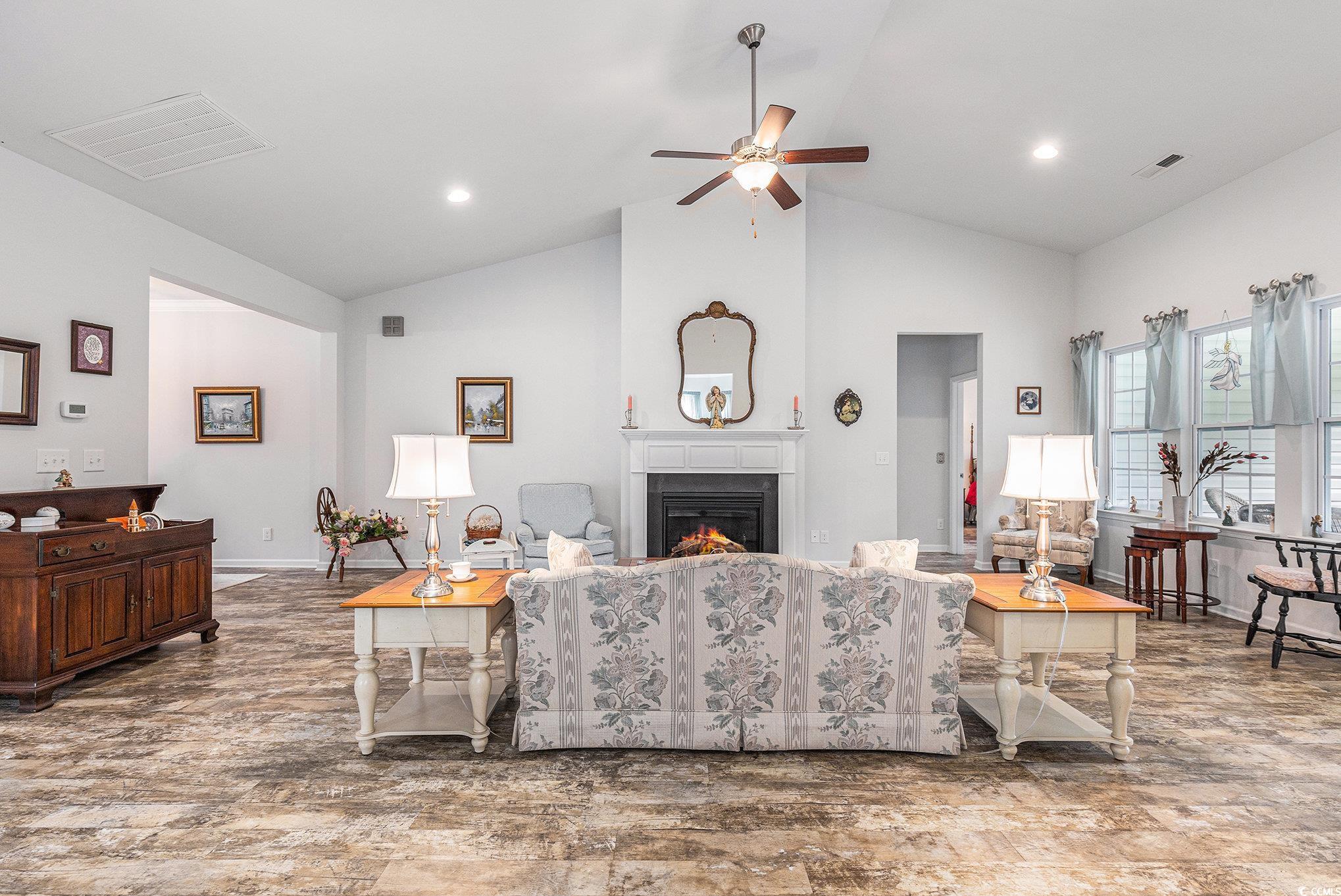 364 Palm Lakes Blvd.