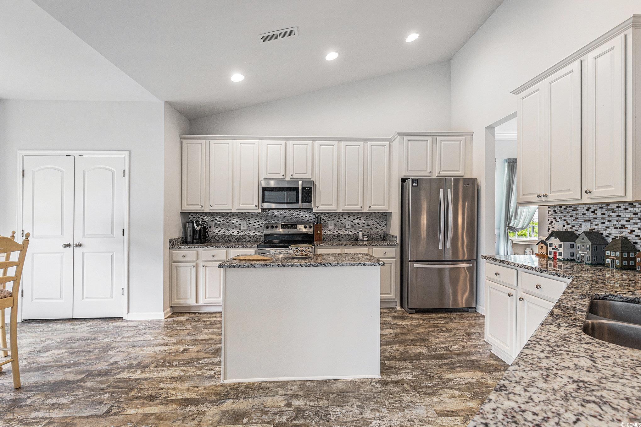 364 Palm Lakes Blvd.