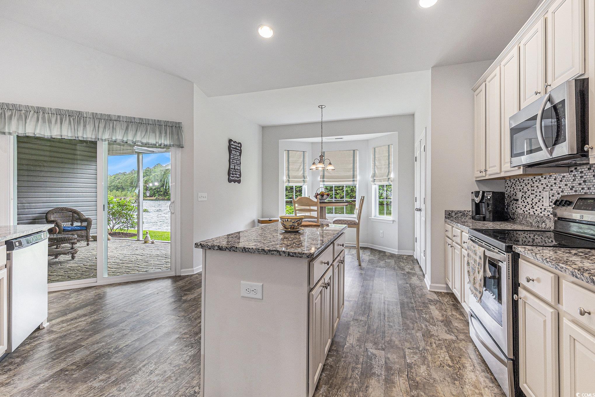 364 Palm Lakes Blvd.