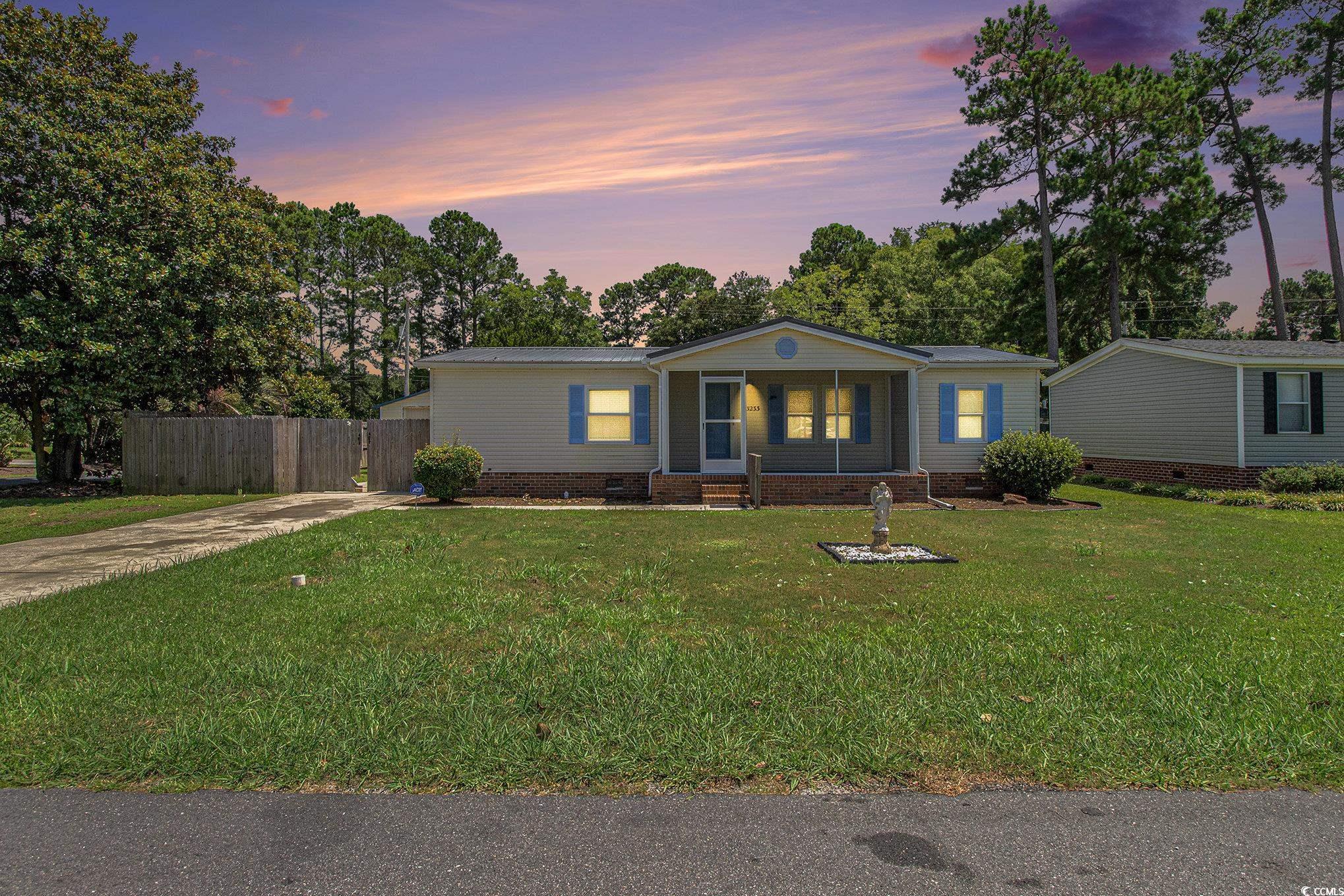 3233 Lyndon Dr. Little River, SC 29566