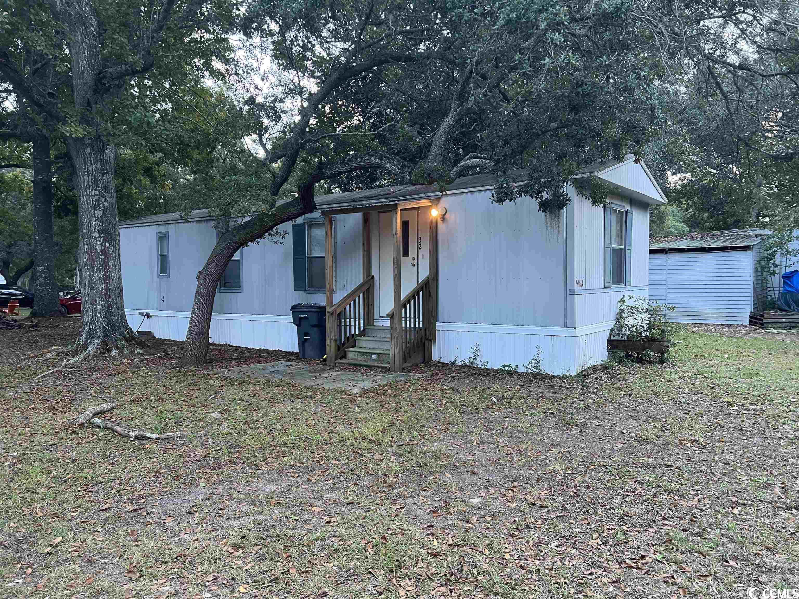 vacation home!!  55+ community.  right off hwy 17 minutes to murrells inlet & the famous restaurant row.  extremely low lot rent. call for your showing today!