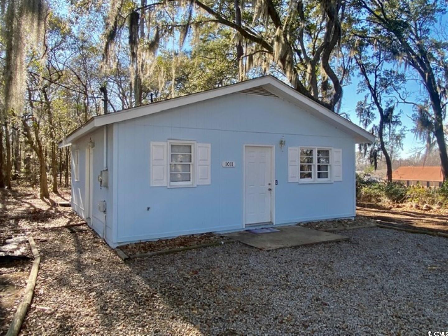 wonderful investment opportunity is available with this 2 bedroom 1 bath home situated on .34 acres of land shaded by beautiful oak trees. charming floorplan offering modest square footage suitable for both a starter home and renters. located in a central location minutes from downtown conway and coastal carolina university as well as 20 minutes to the beach. schedule a tour today !!!