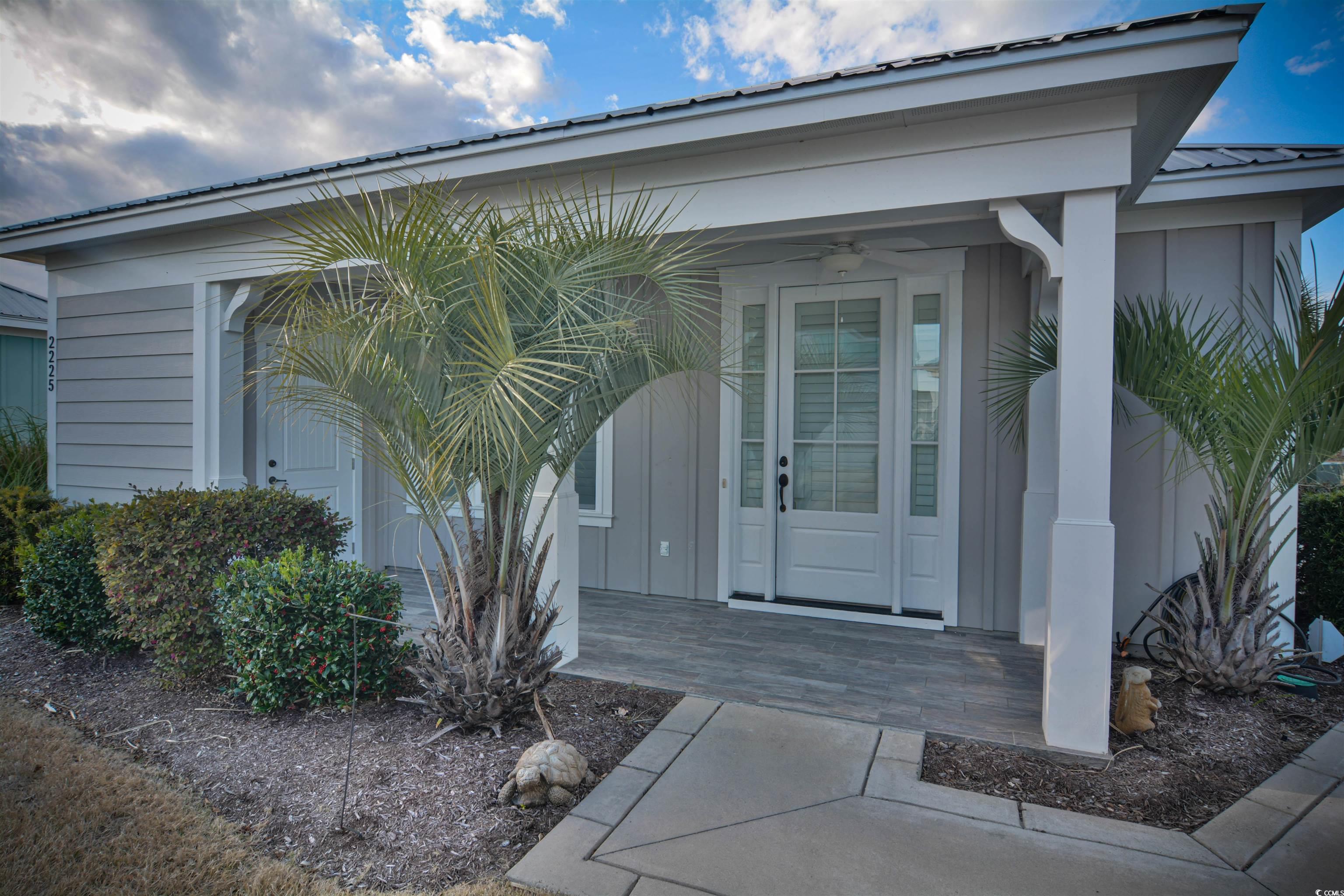 this bungalow offers 2 bedrooms/2 baths with open living area, breakfast bar, master bath with tile shower & double vanity, covered front porch with storage area. the retreat at barefoot has access to a community pool as well as access to the 15,000 square foot salt water pool near the marina.